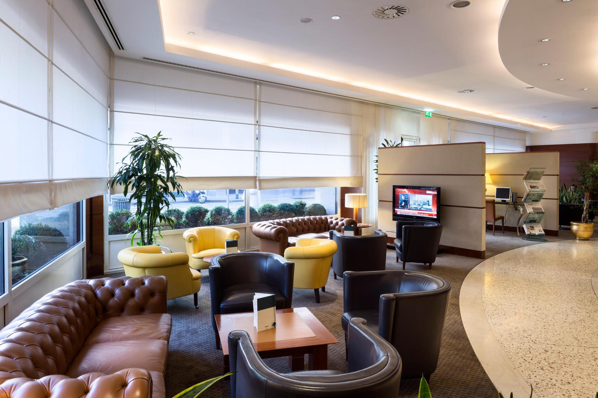 Vista Lobby UNA Hotels Cusani Milano