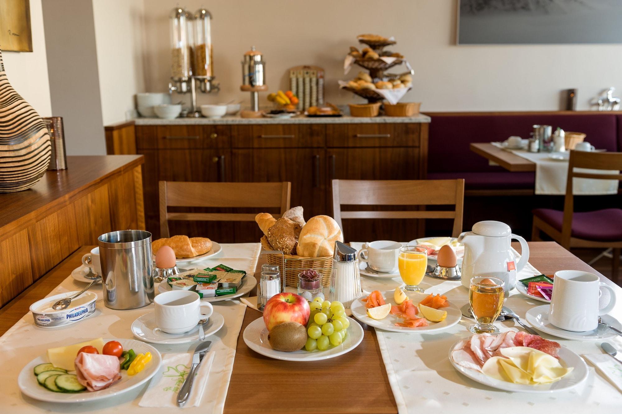 Restaurant Apartments  Garni Alpenrose