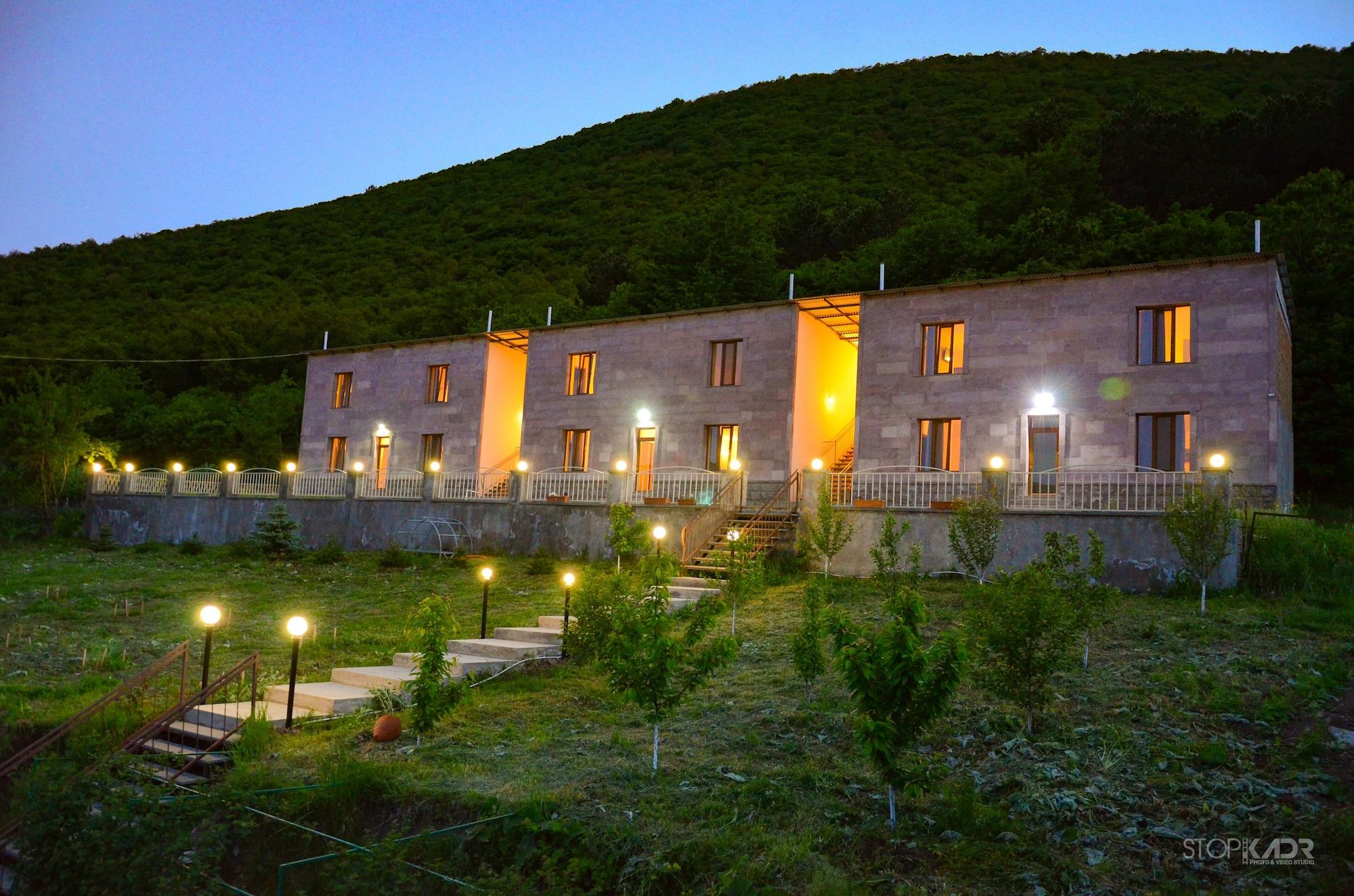 Varios Yeghevnut Hotel