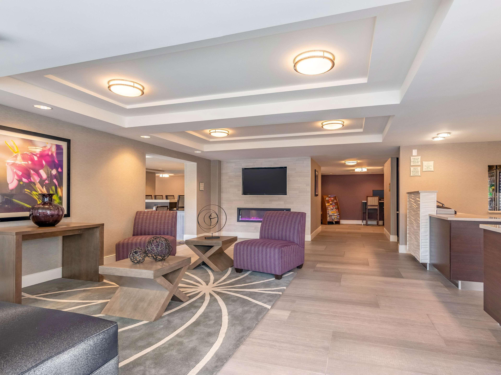 Vista Lobby La Quinta Inn & Suites by Wyndham Salem NH
