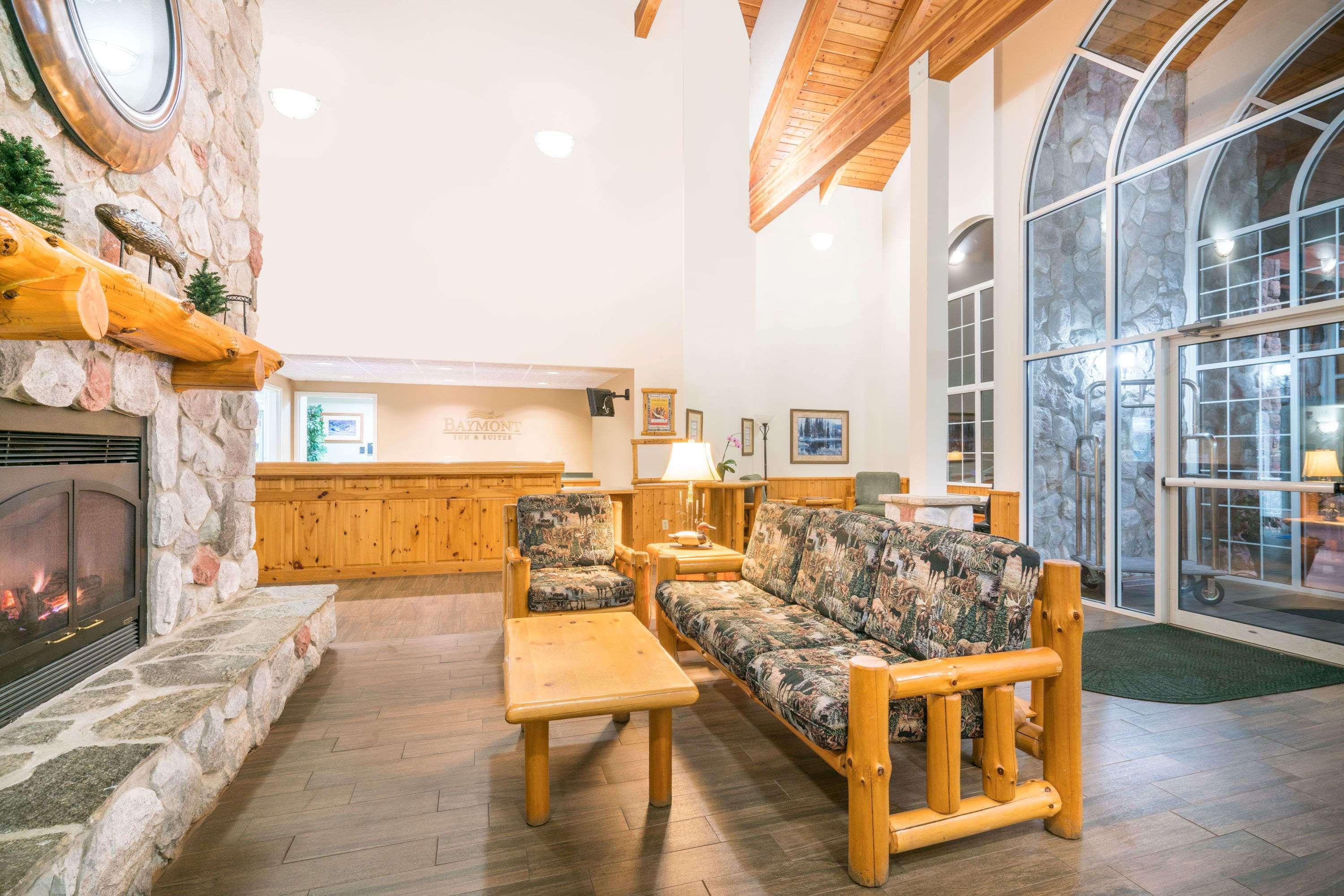 Vista Lobby Baymont by Wyndham Baxter/Brainerd Area