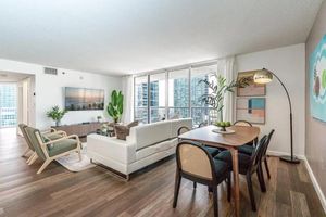 Arriendo temporal - Brickell: 2 Bedroom Condo in the Heart of Miami's Vibrant Neighborhood- City & Water View