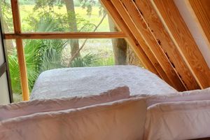 Alquiler Vacacional - "A" Secluded Quiet Oasis Treehouse w/ Beach Pass