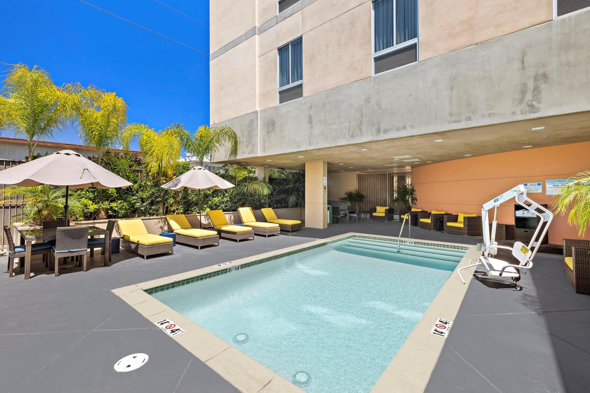 Vista Piscina Hampton Inn & Suites Los Angeles/Hollywood