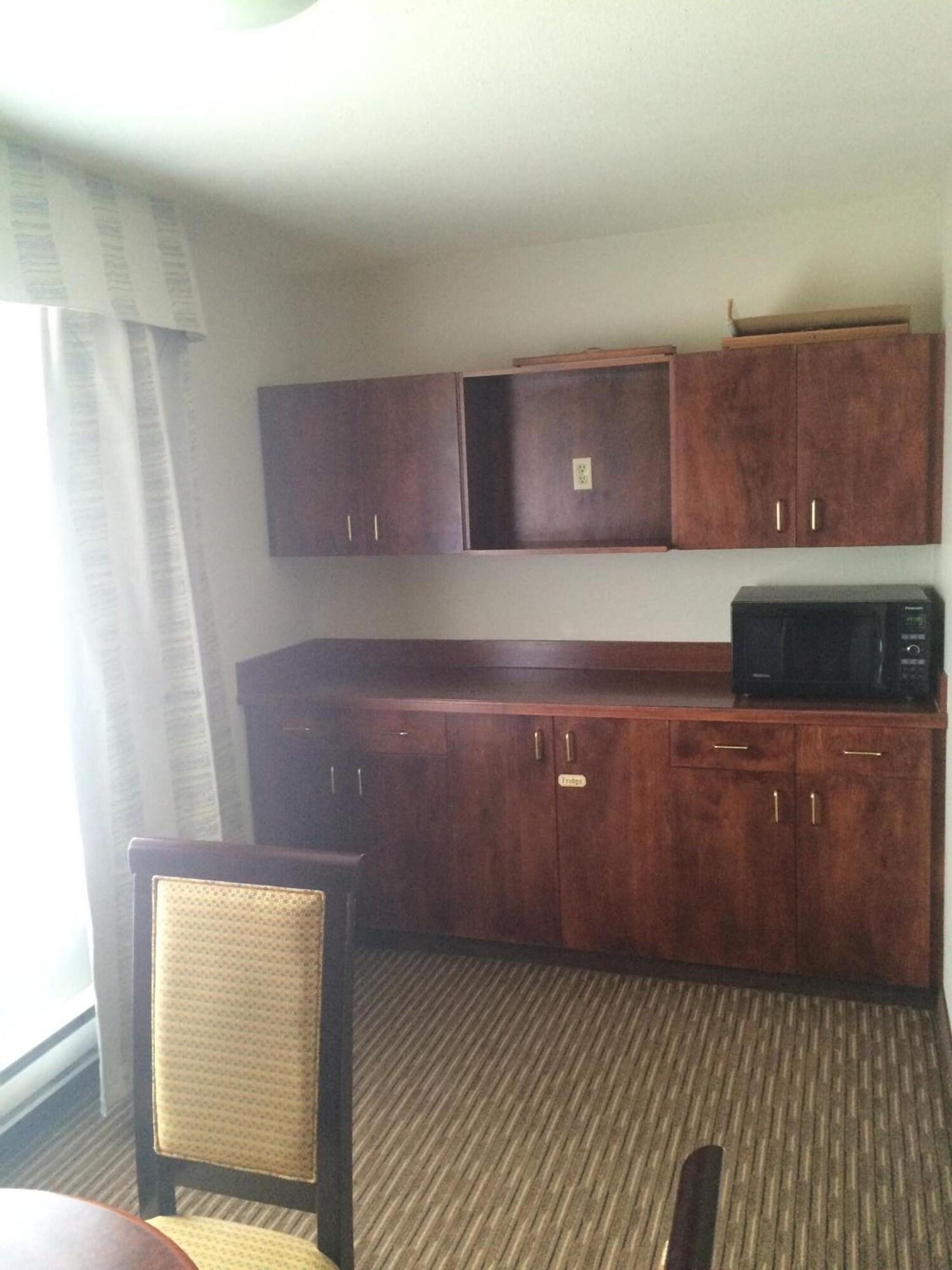 Equipamiento de Habitación Foxwood Inn & Suites