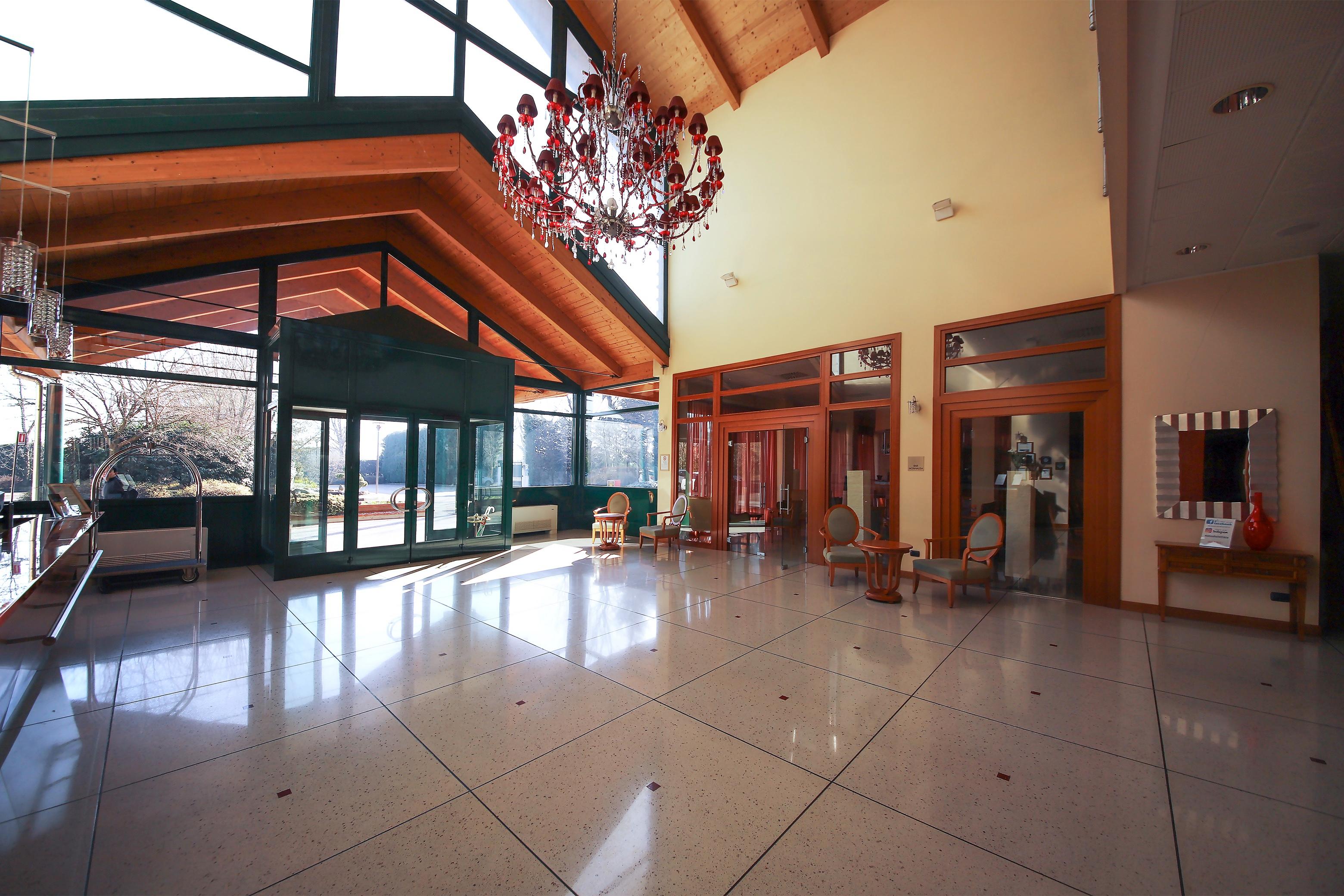 Vista Lobby Monica Hotel Fiera