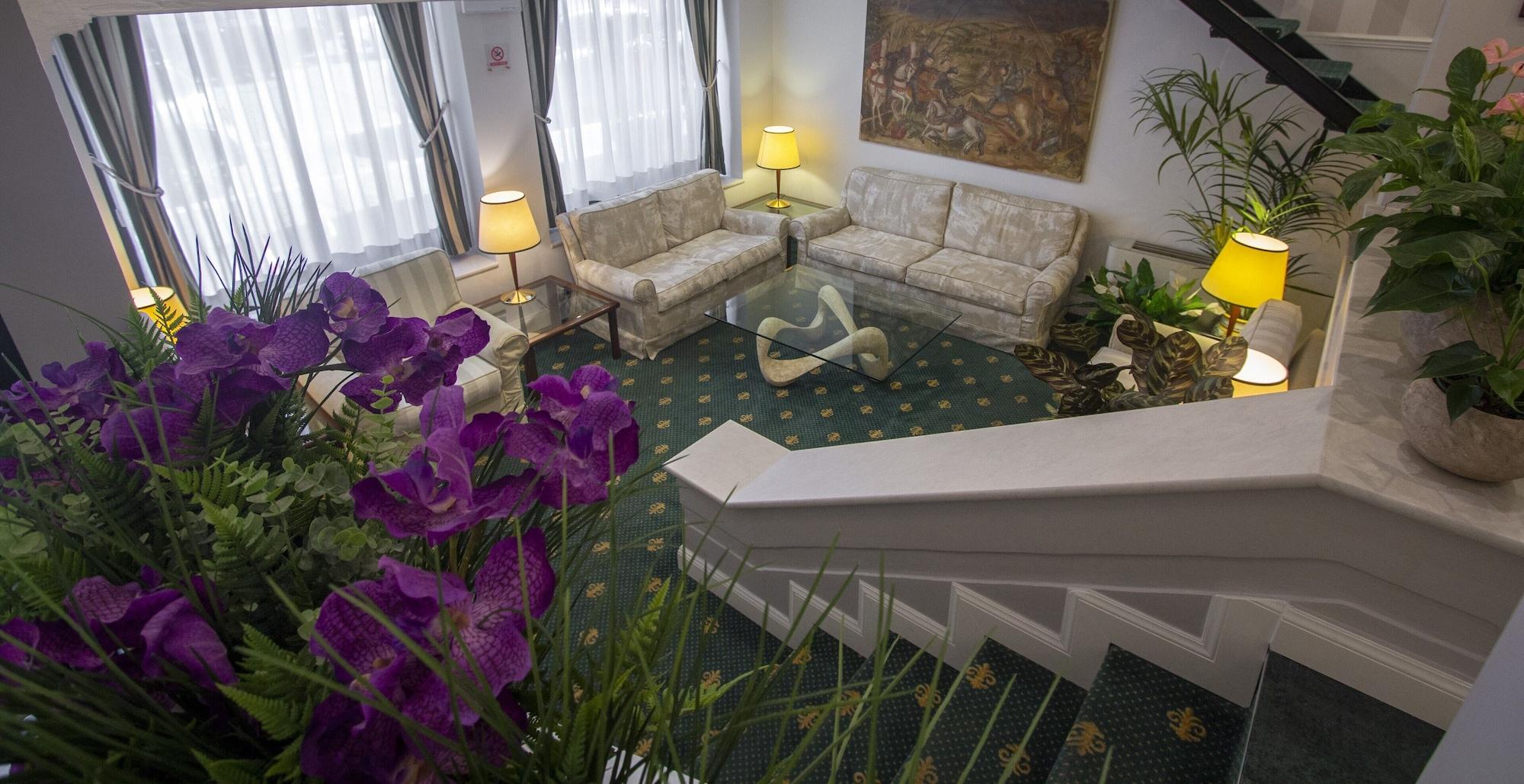 Varios Hotel Flora