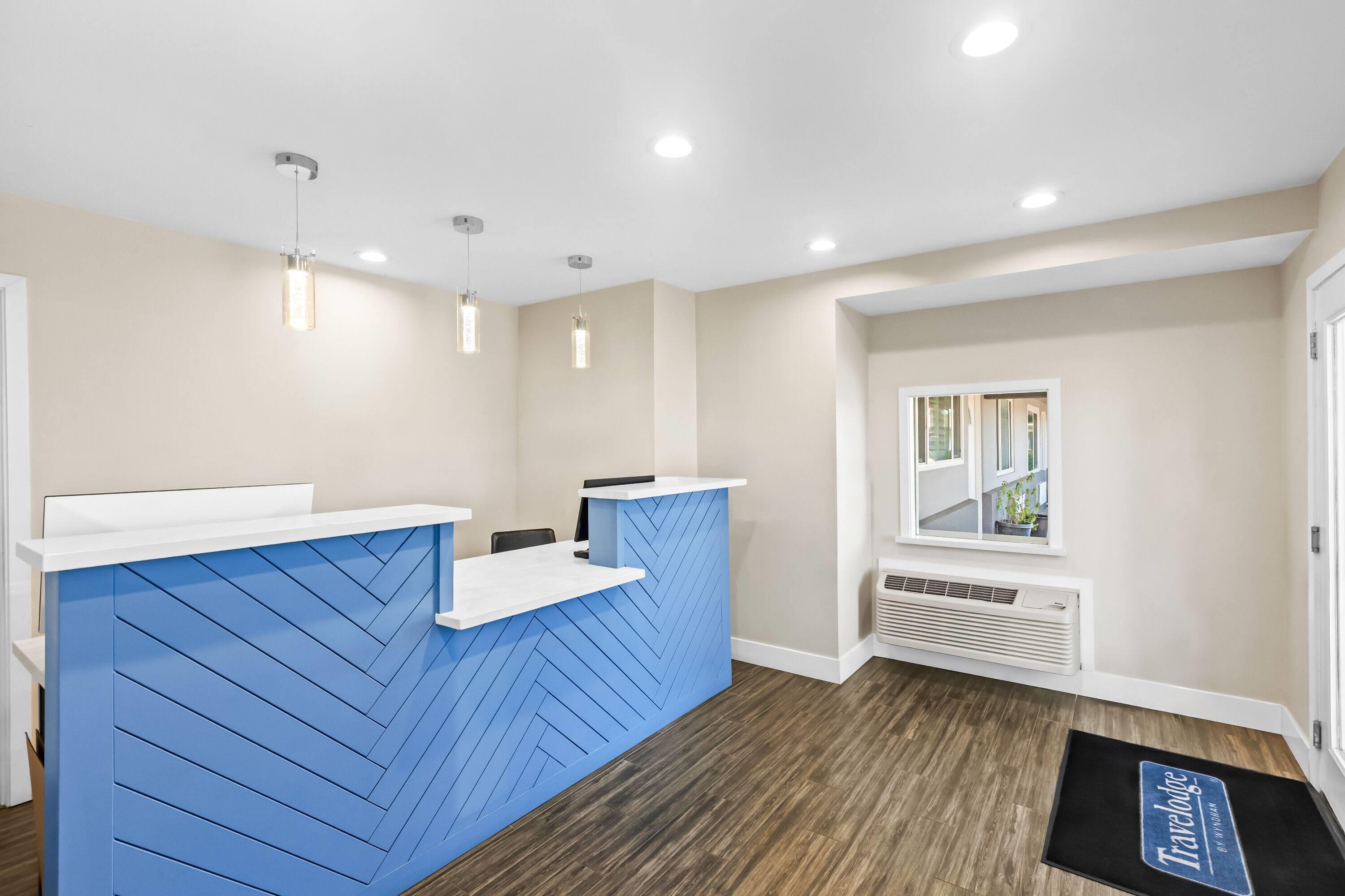 Vista Lobby Travelodge by Wyndham Santa Rosa Wine Country