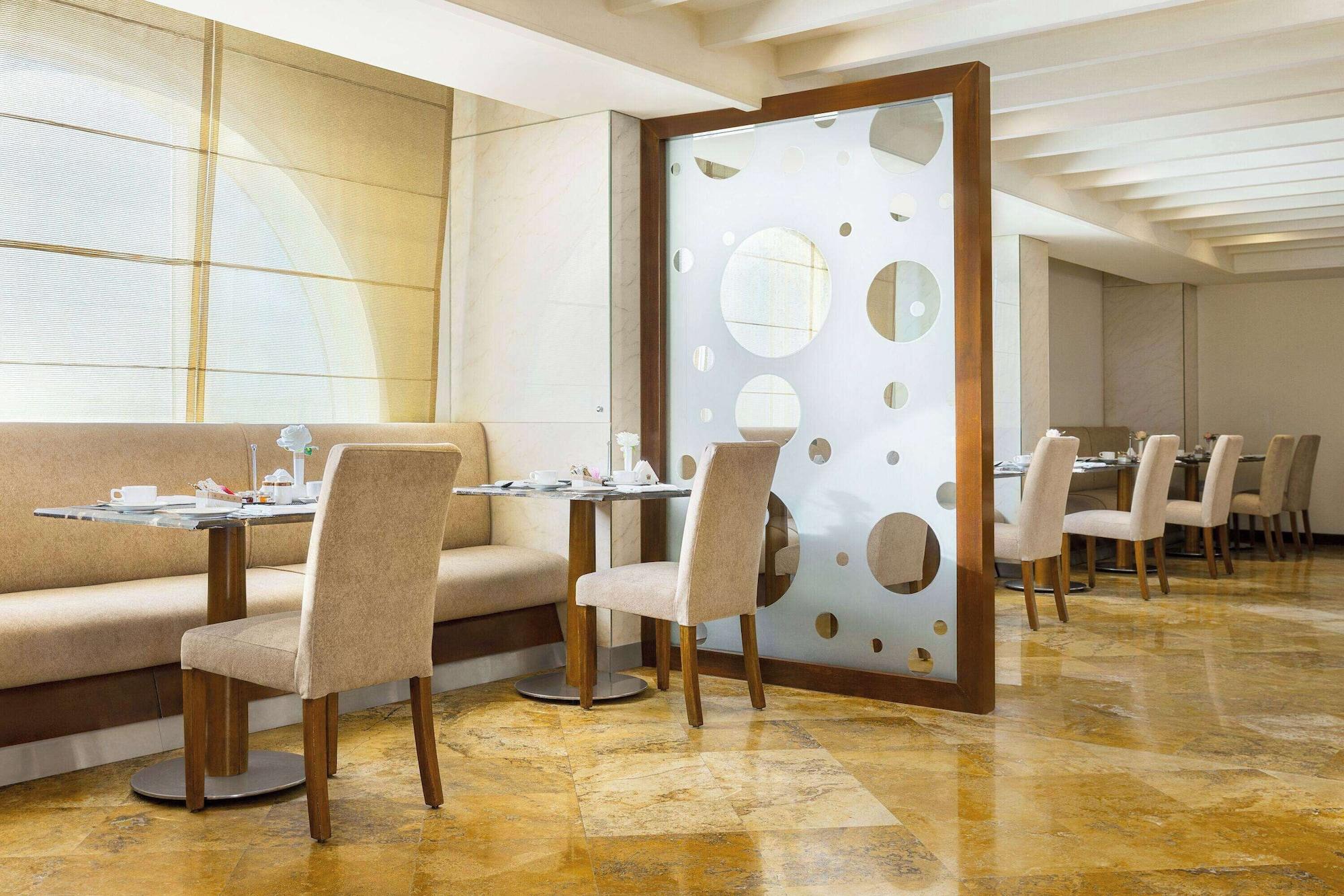 Restaurant Grand Regency Doha, Trademark Collection by Wyndham