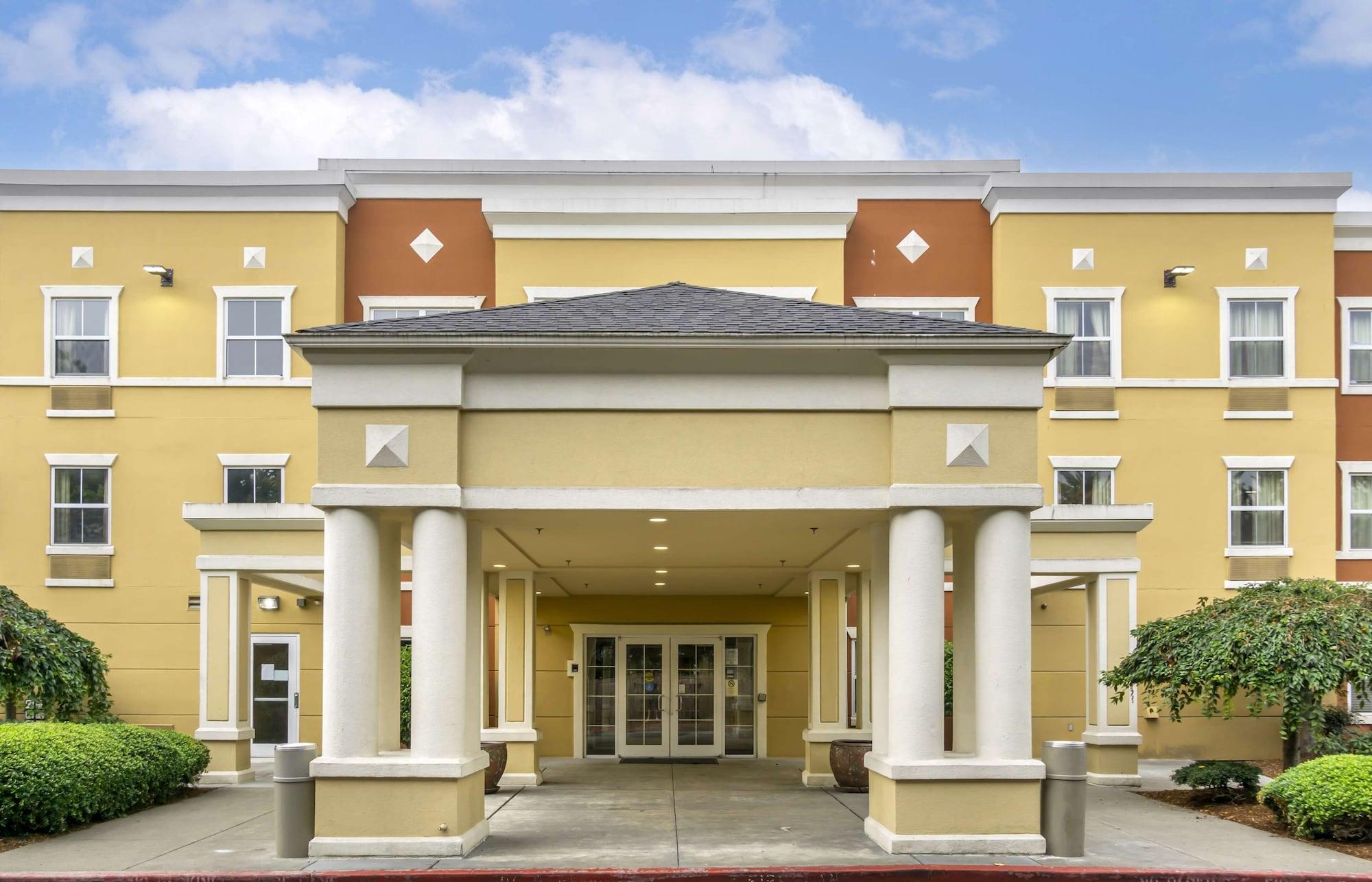Vista Exterior Extended Stay America Suites Seattle Everett Silverlake