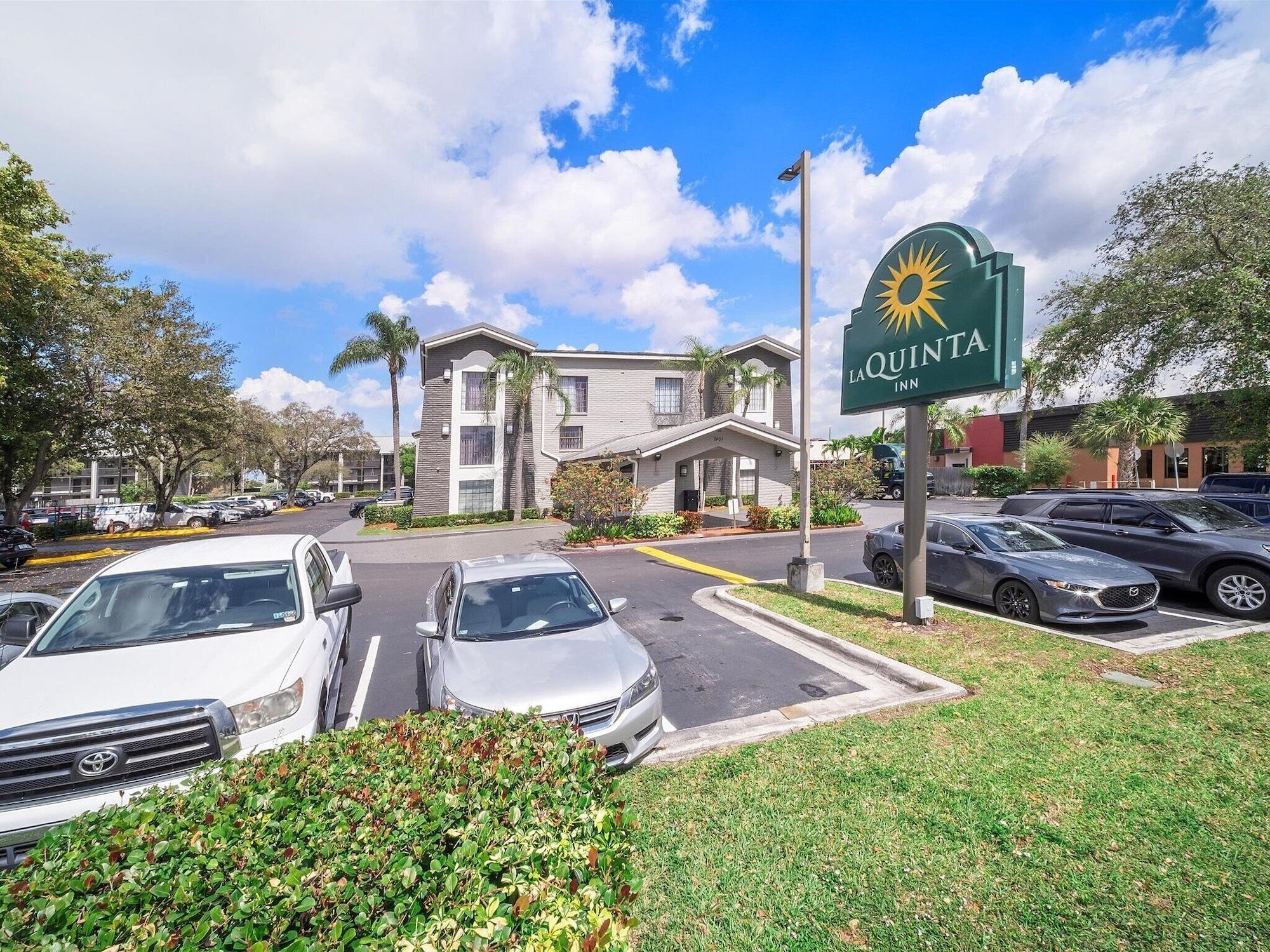 Vista Exterior La Quinta Inn by Wyndham Miami Airport North