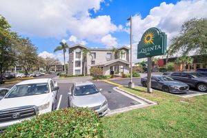Alojamiento - La Quinta Inn by Wyndham Miami Airport North