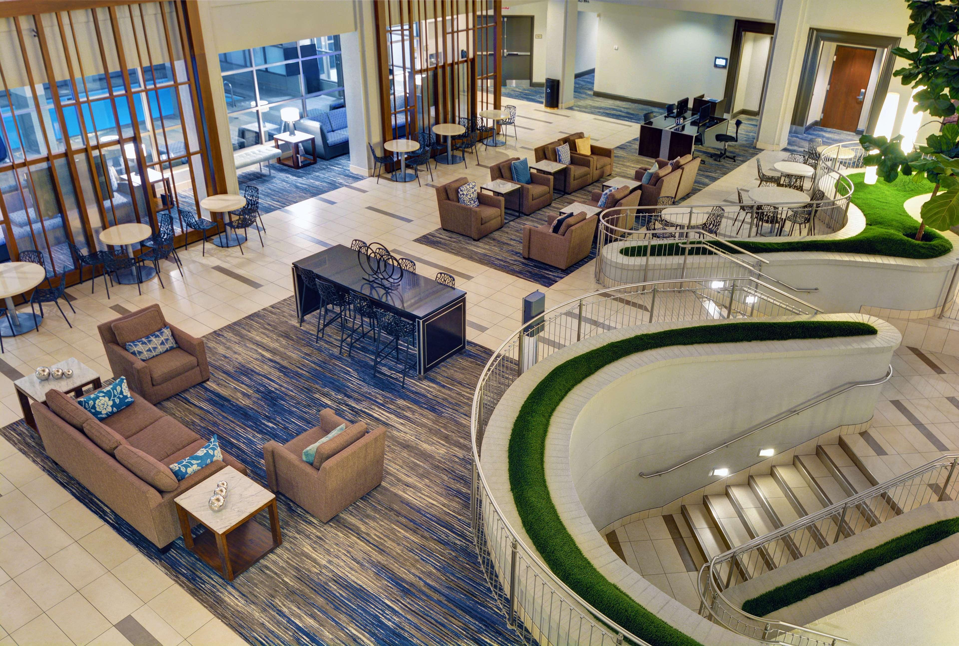 Vista Lobby Embassy Suites by Hilton Chicago Downtown River North