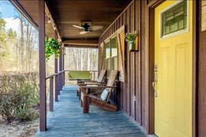 Alquiler Vacacional - Charming Cabin + Hot Tub ~ Lake James & Linville Gorge ~ Pet-Friendly + Wi-Fi!