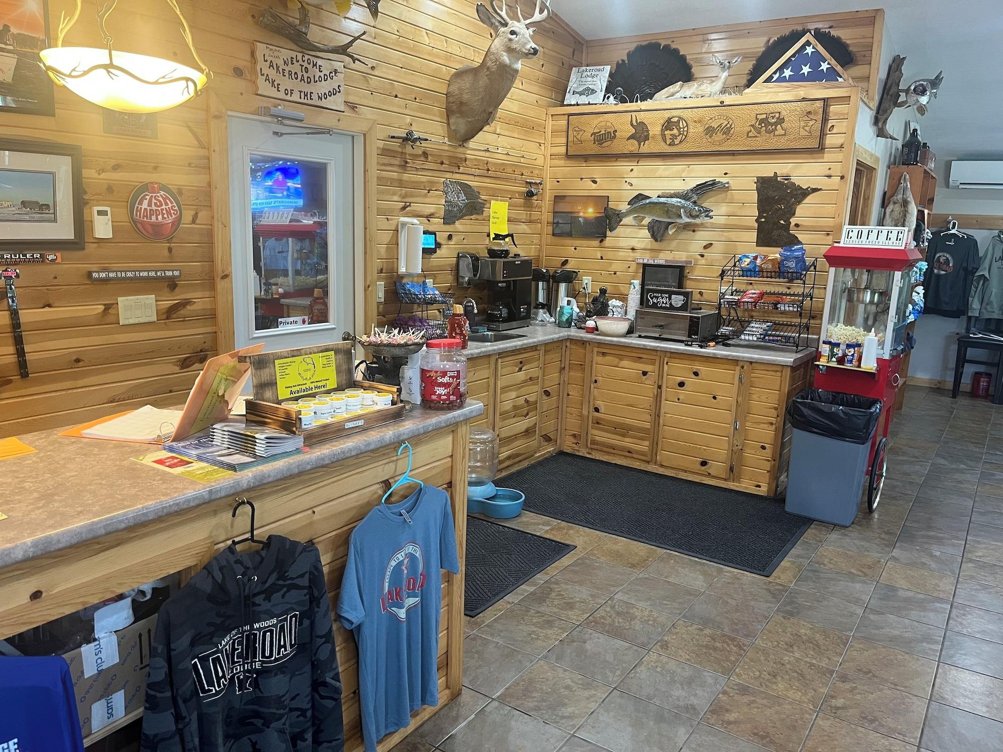 Vista Lobby Lakeroad Lodge Motel & Charters