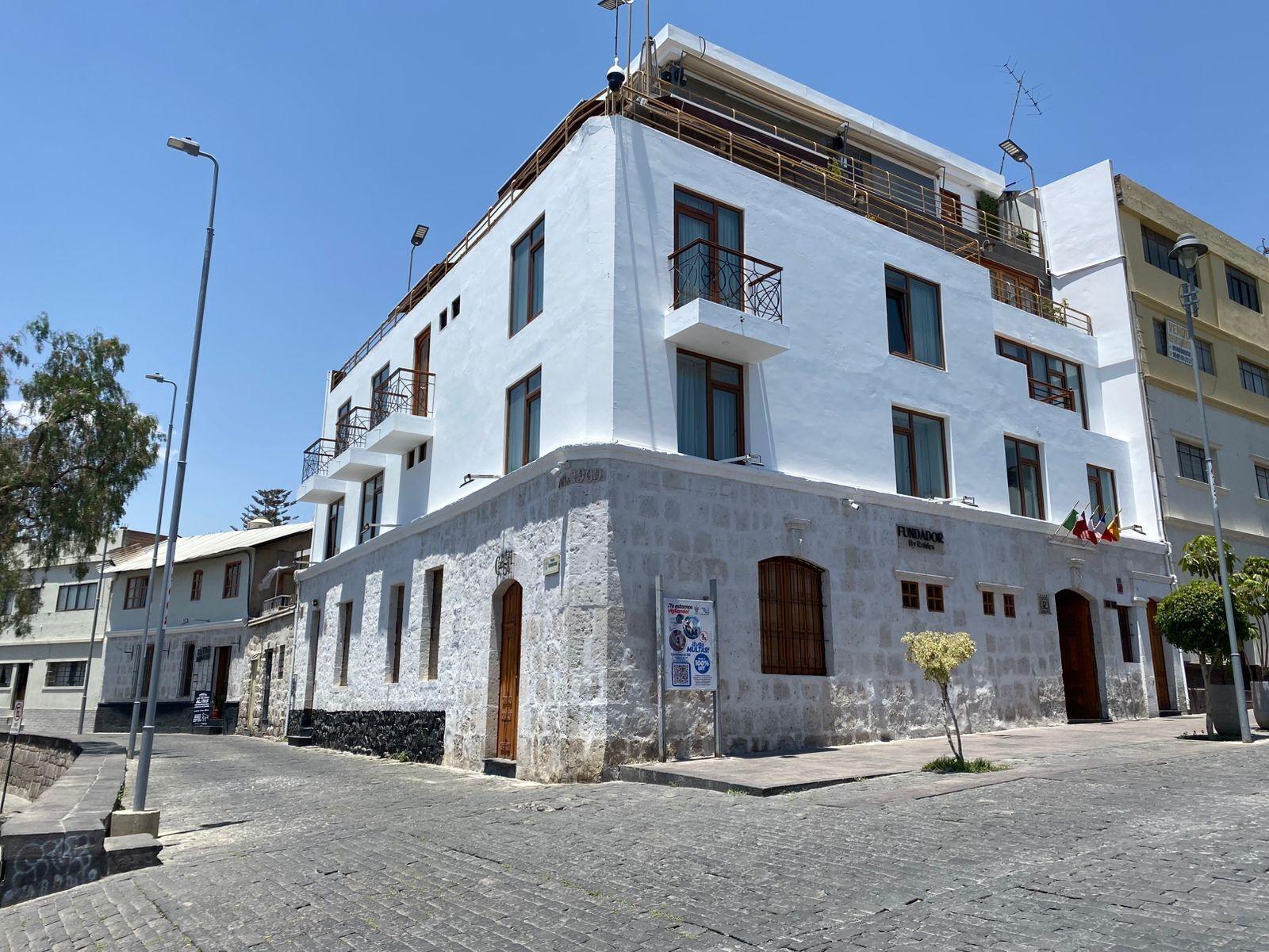 Vista Exterior Hotel Fundador By Robles