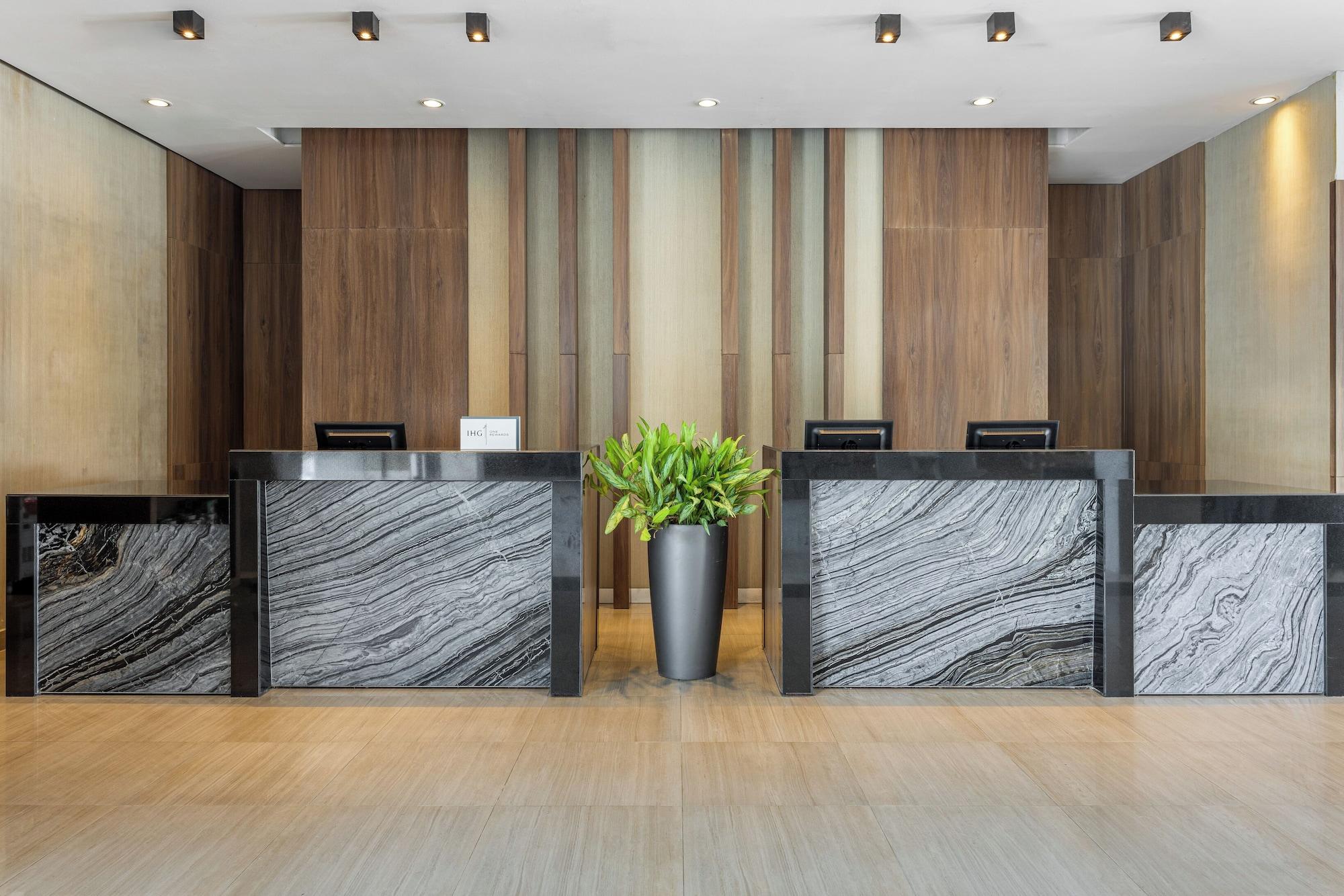Vista Lobby Crowne Plaza Panama Airport by IHG