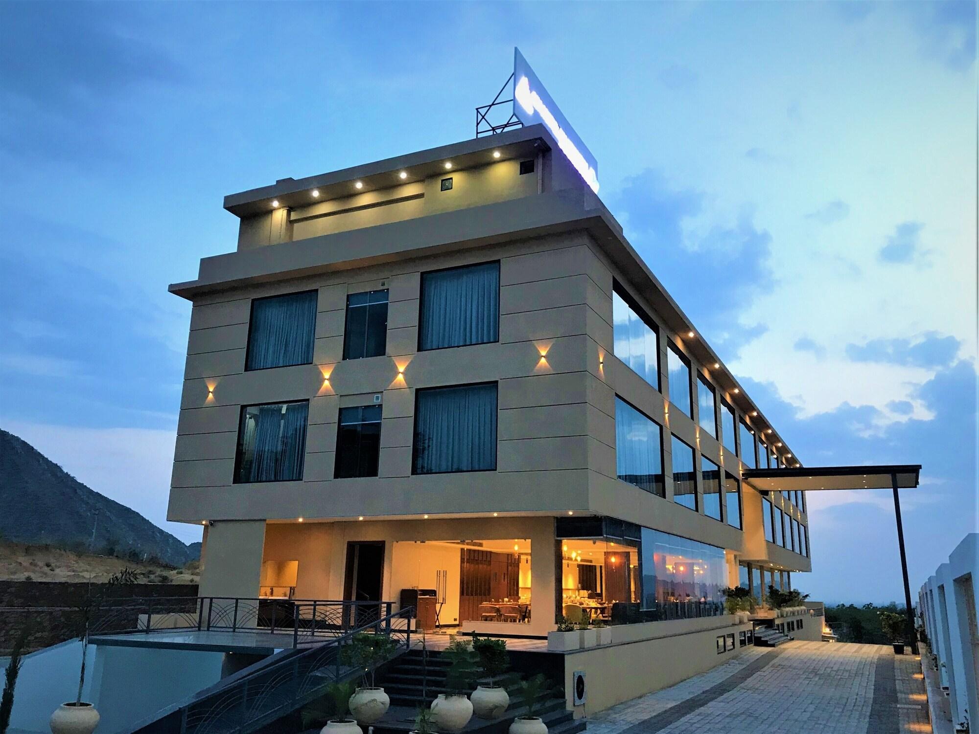 Vista Exterior STERLING PUSHKAR