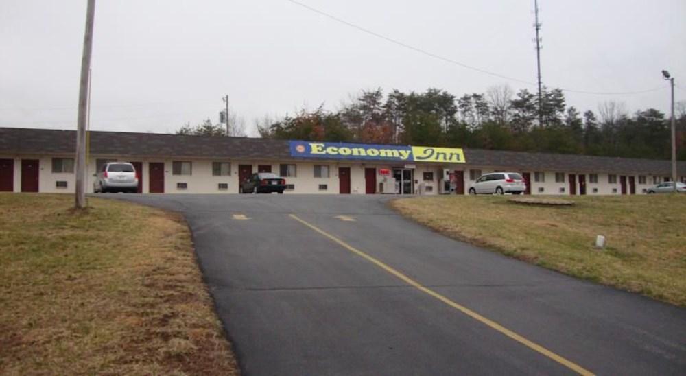 Vista Exterior Economy Inn Crossville