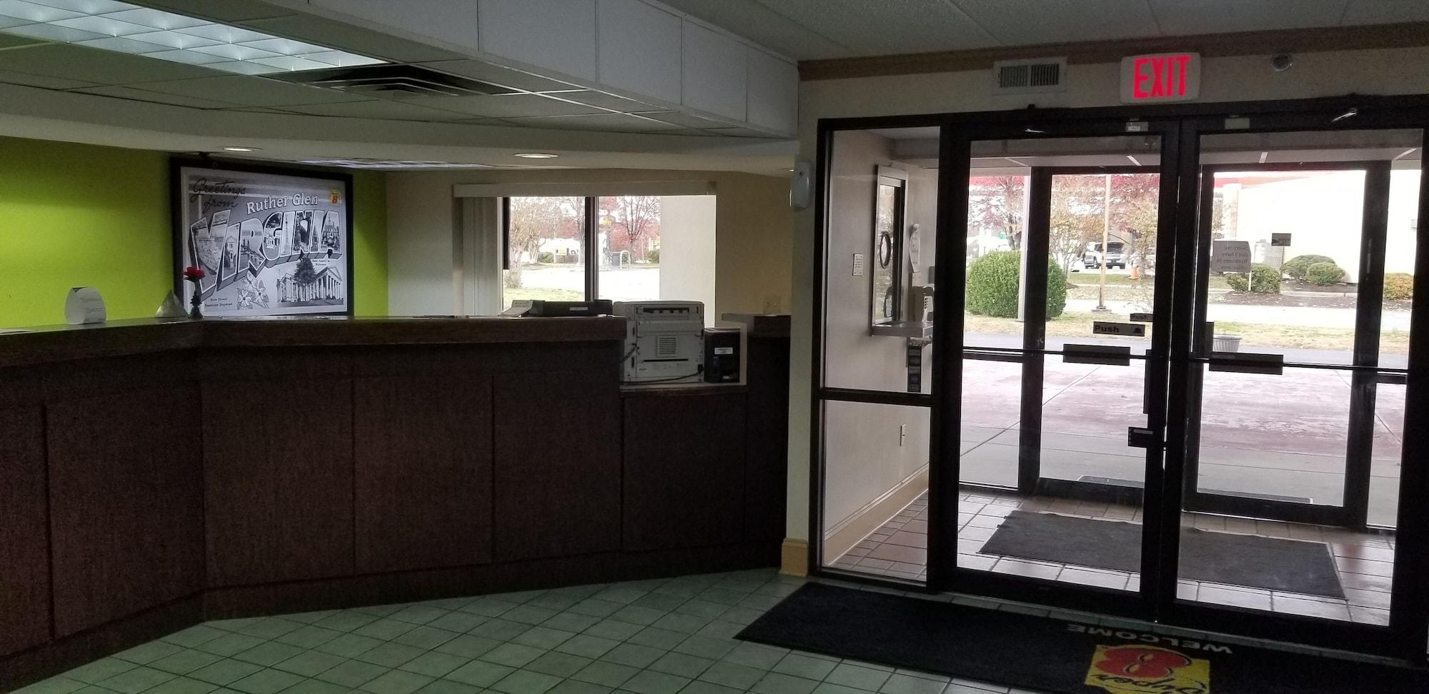 Vista Lobby Super 8 by Wyndham Ruther Glen Kings Dominion Area