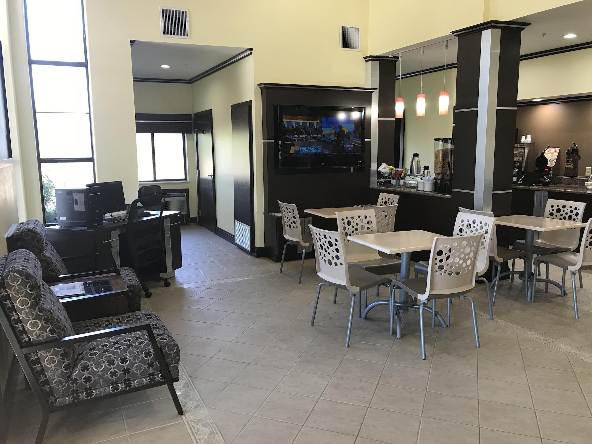 Vista Lobby Super 8 by Wyndham Fairfield Tx