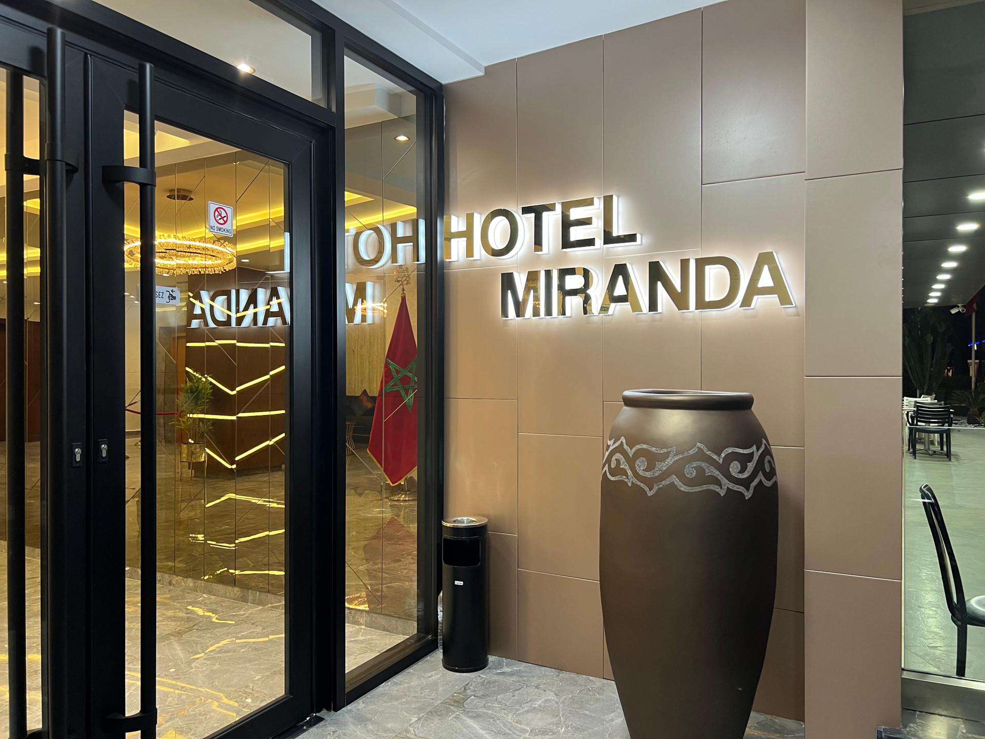 Vista Exterior Hotel Miranda