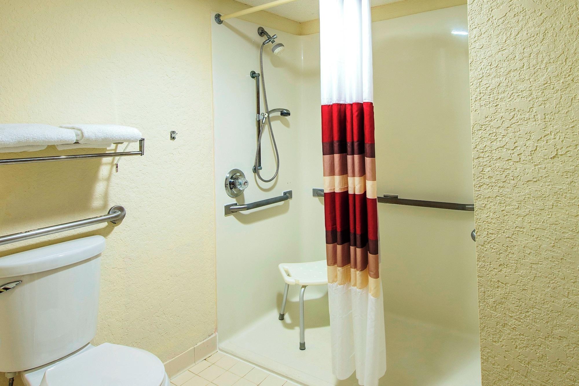 Equipamiento de Habitación Red Roof Inn Utica