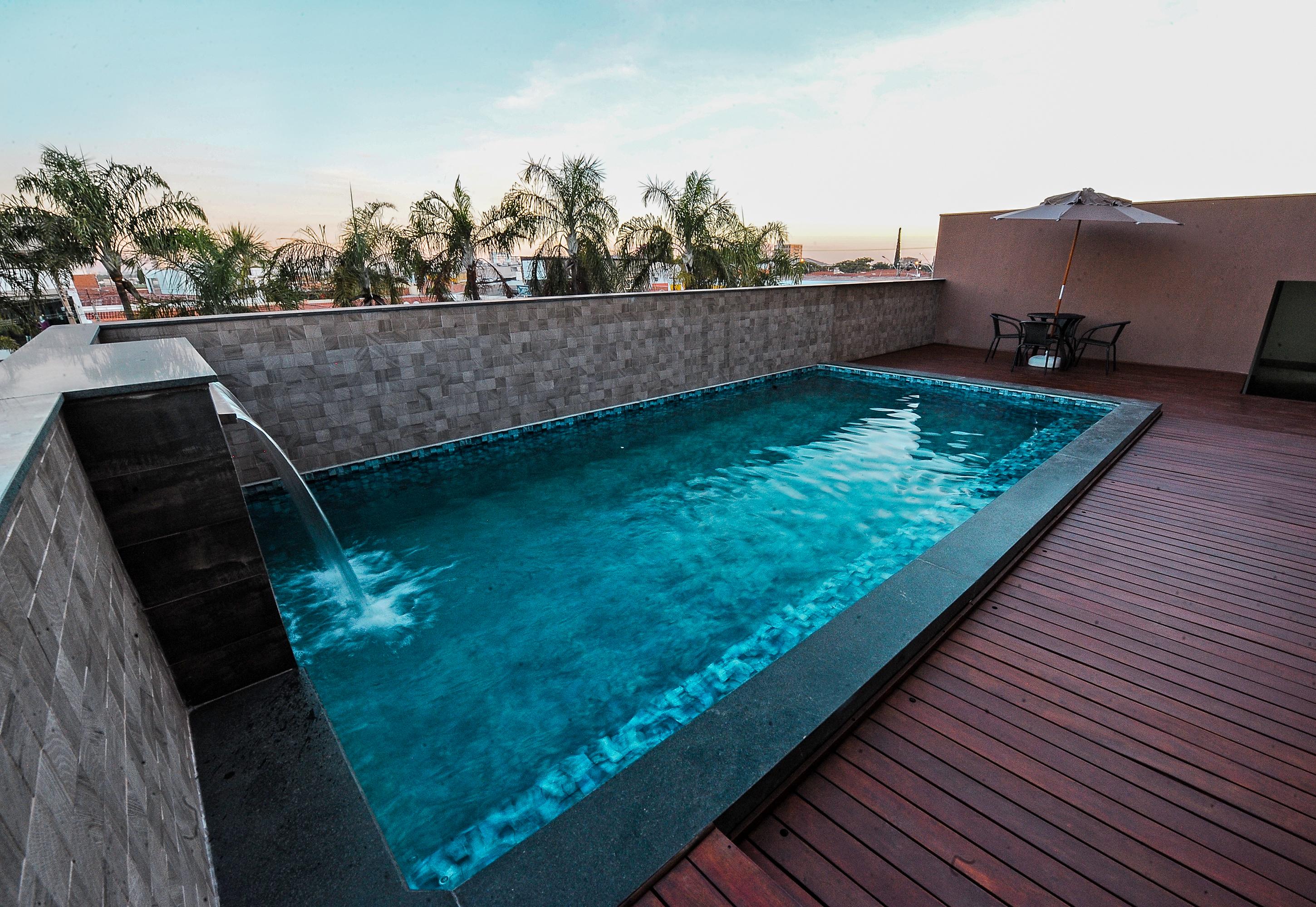 Vista Piscina Bristol Infinity