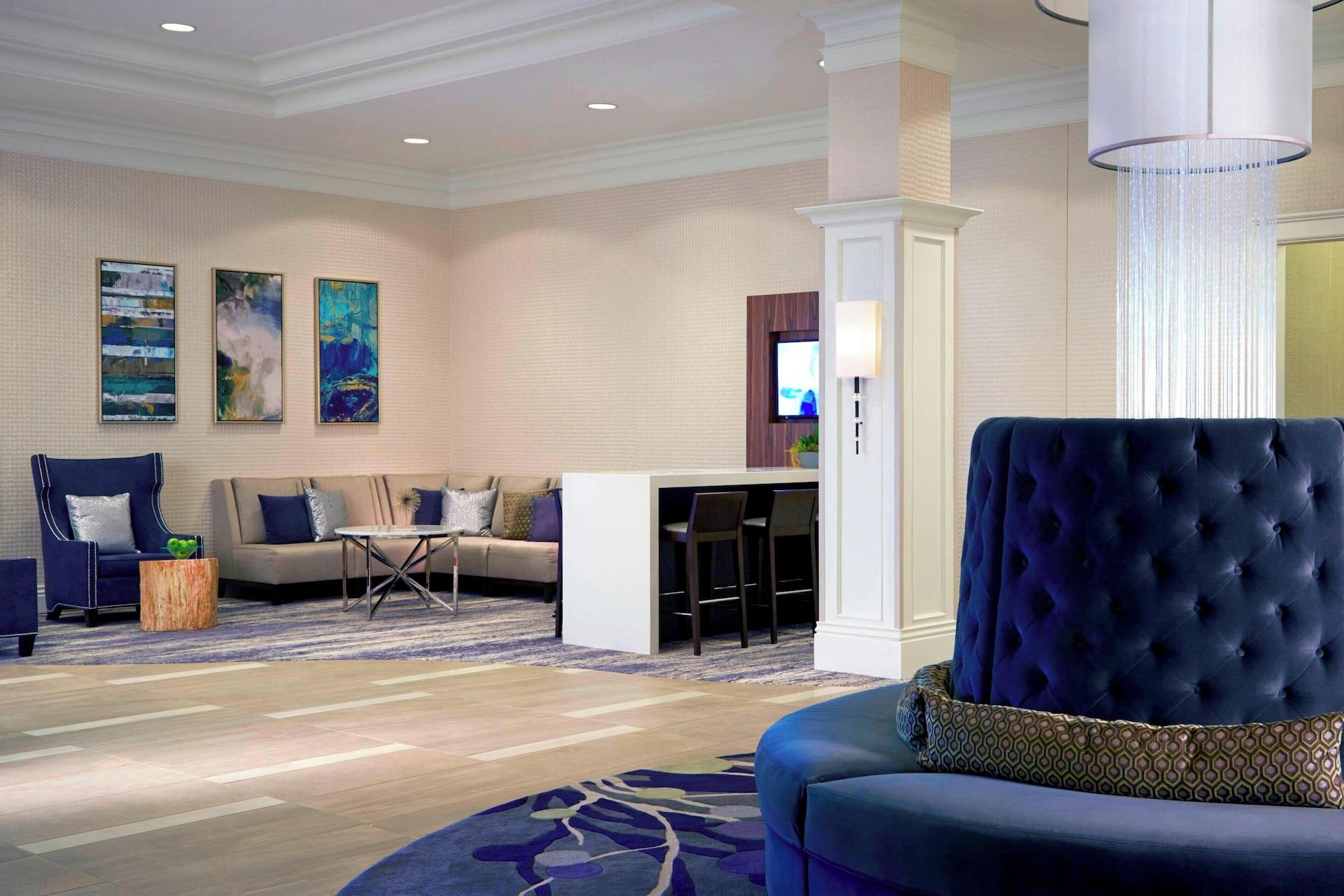 Vista Lobby Marriott Milwaukee West