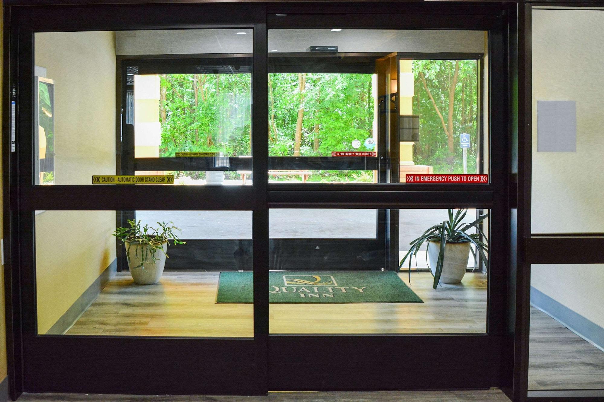 Vista Lobby Quality Inn Union US Hwy 176
