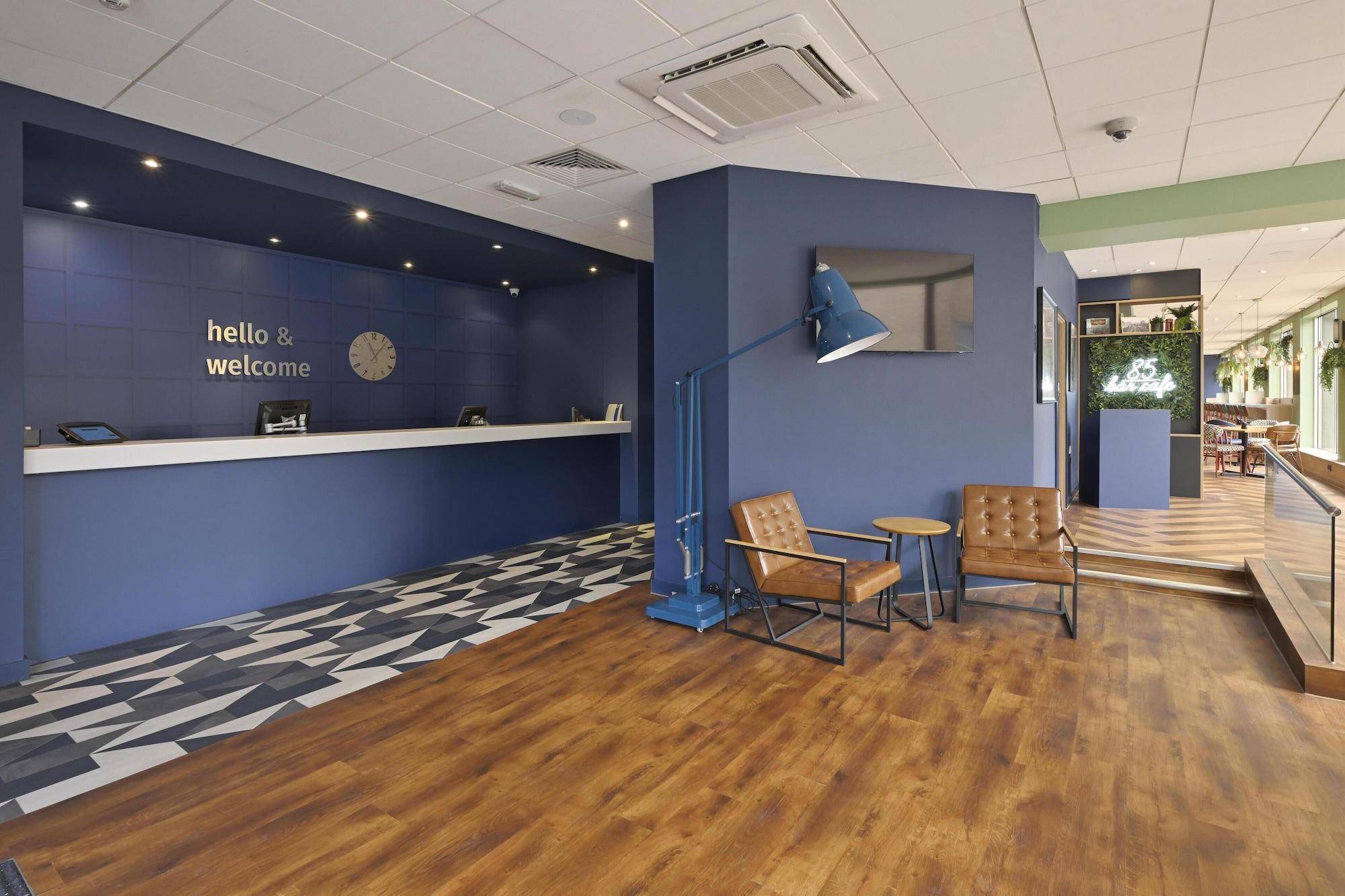 Vista Lobby Travelodge London Farringdon