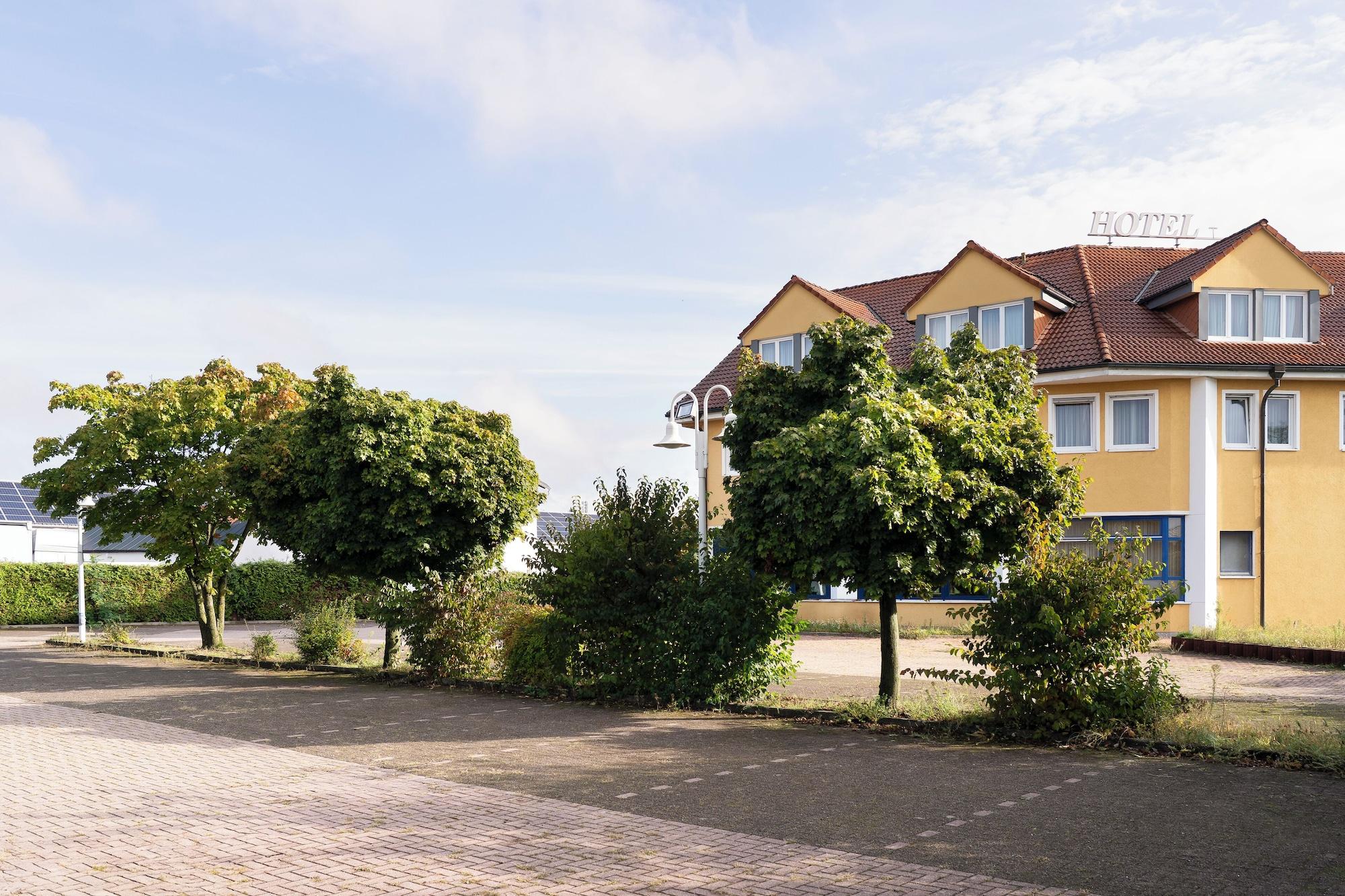 Vista Exterior Ates Hotel Lampertheim by Aurum