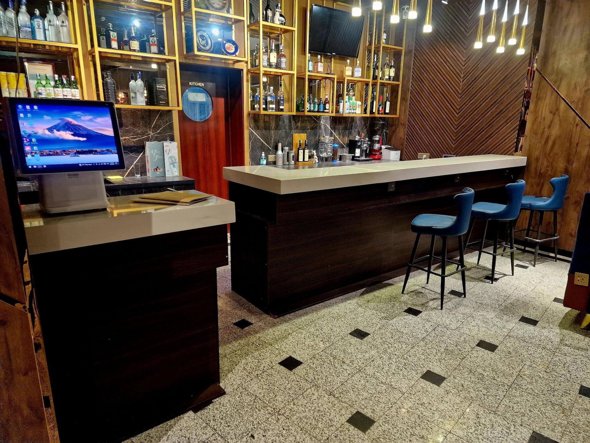 Restaurant New West Hotel