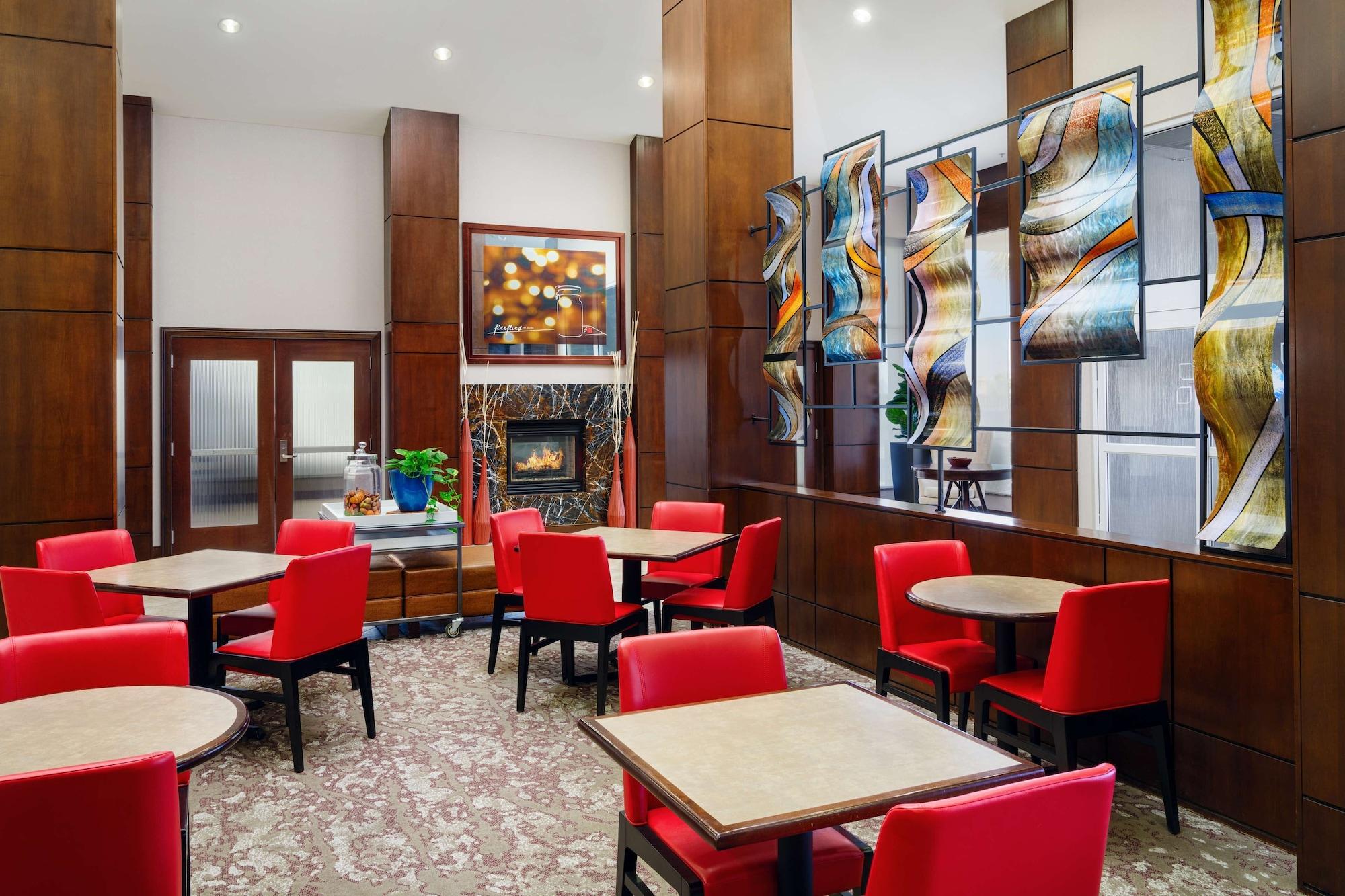 Vista Lobby Hilton Garden Inn El Paso Airport