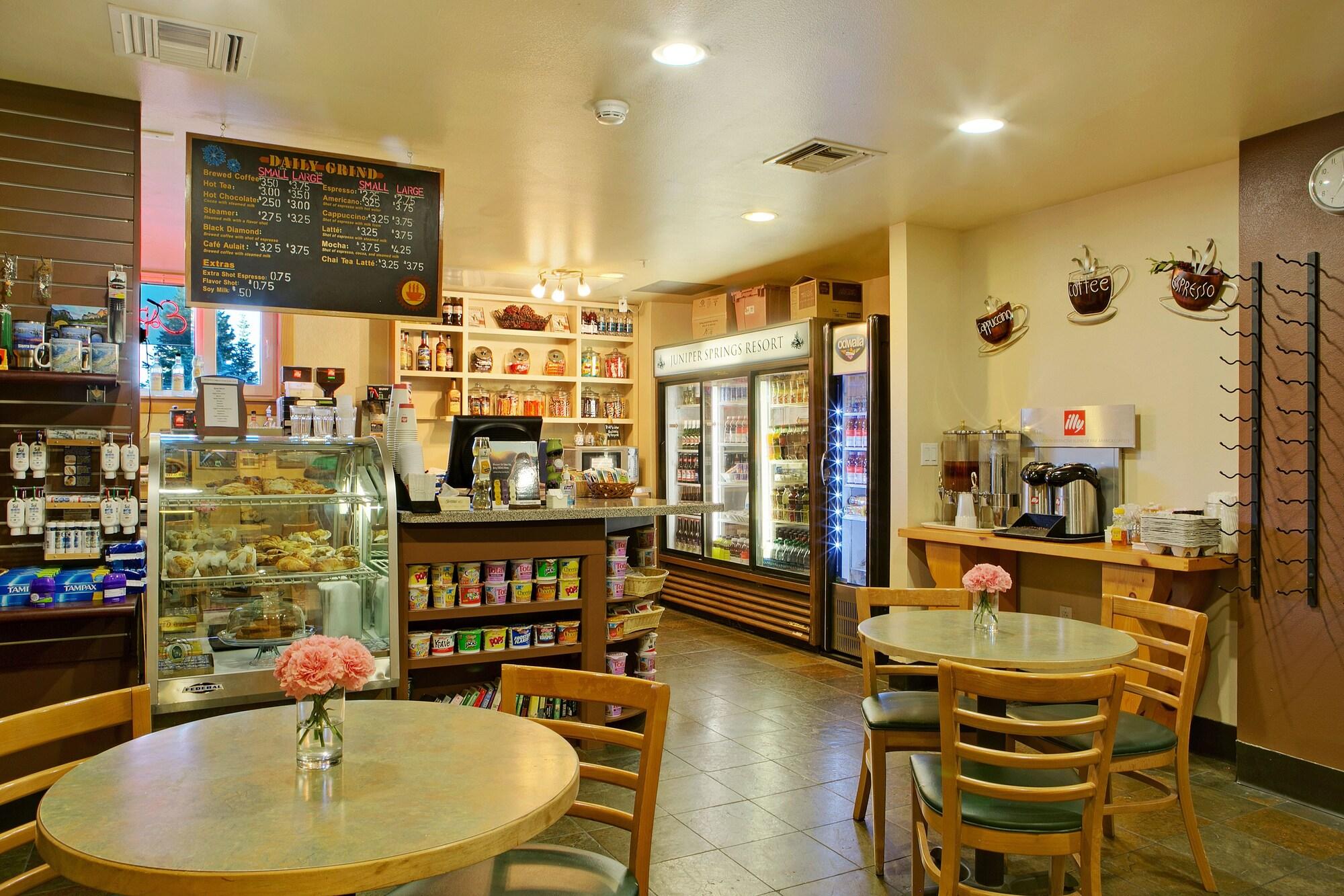 Bar/Salón Juniper Springs Resort