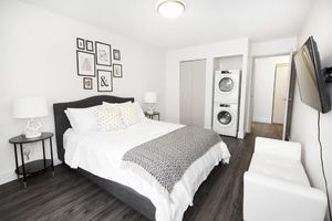 Renta Vacacional - Luxurious One-bedroom With in Suite Laundry and Parking