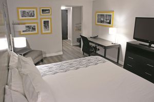 Alojamiento - La Quinta Inn & Suites by Wyndham Raleigh Downtown North