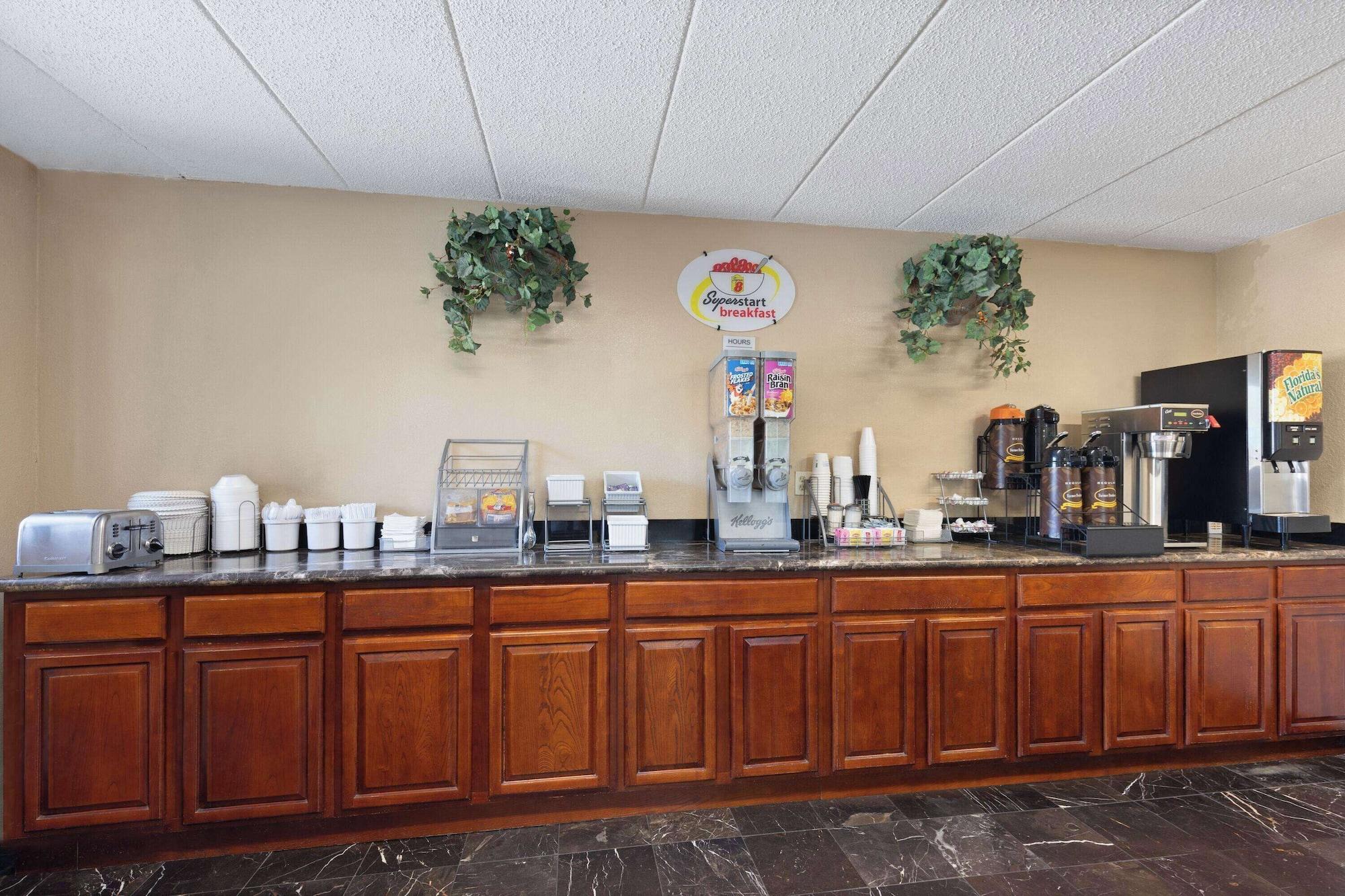 Restaurant Super 8 by Wyndham Fort Mitchell Cincinnati Area