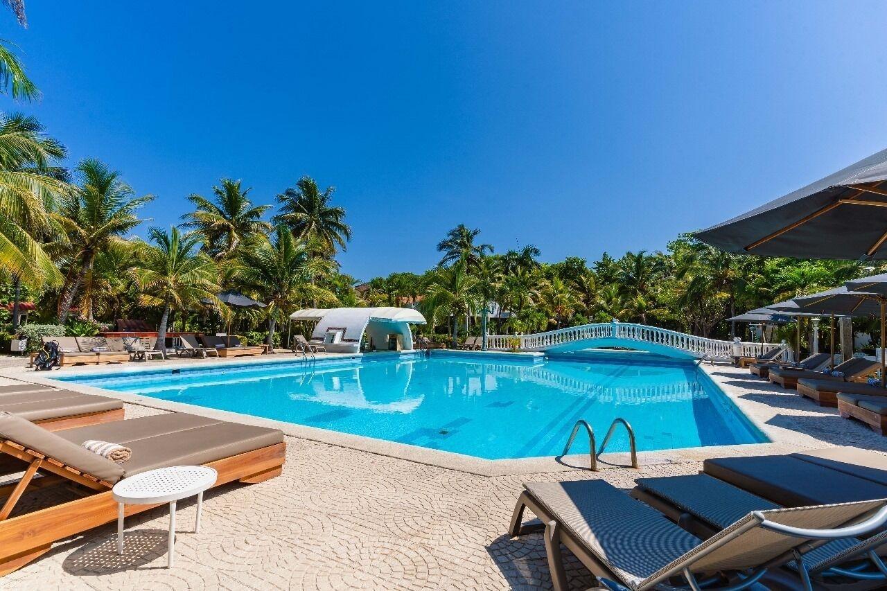 Vista Exterior Hotel Cocoliso Island Resort