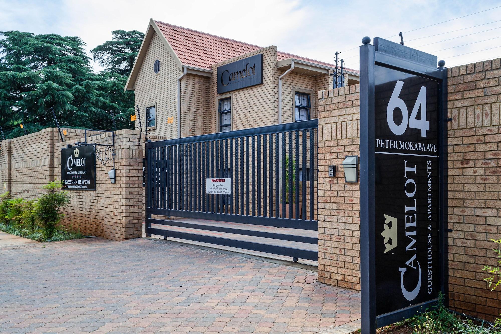 Varios Camelot Guest House & Apartments