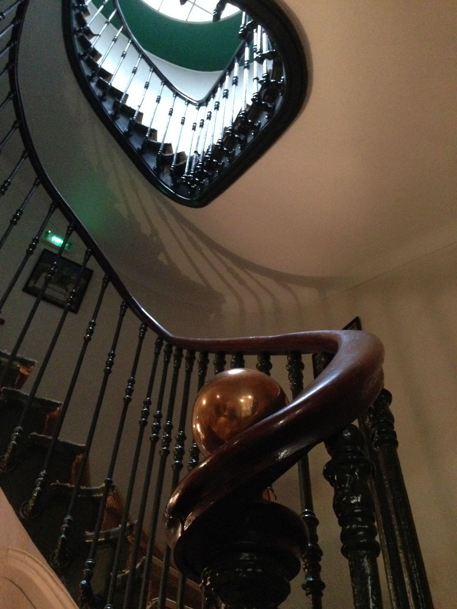 Varios Hotel Ambassadeurs
