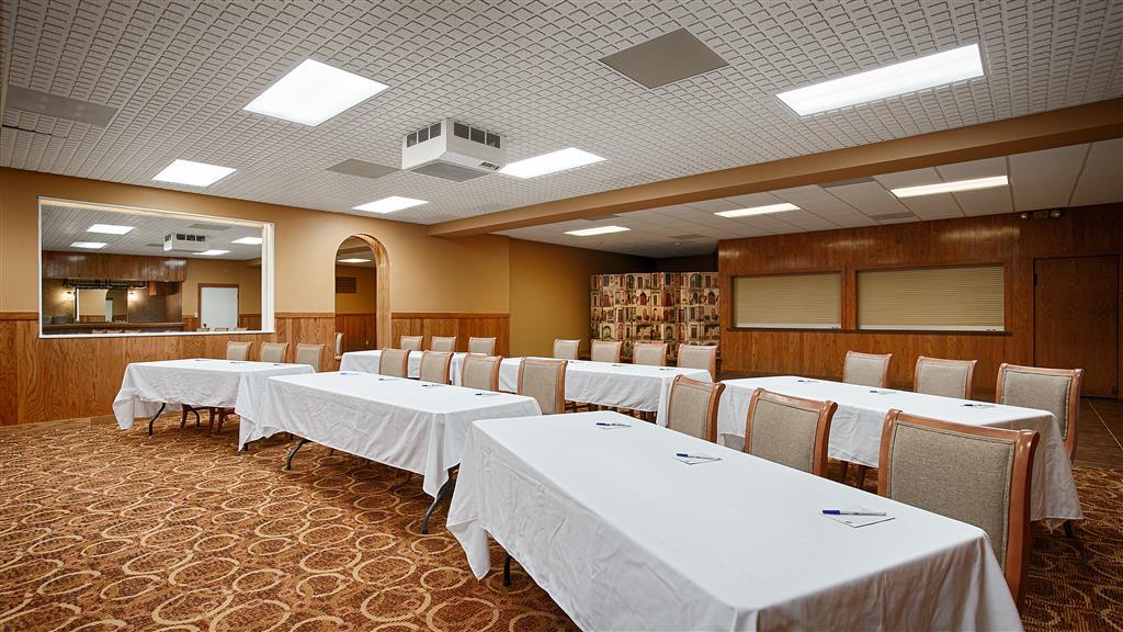 Centro de Negocios Sturgis Lodge and Suites