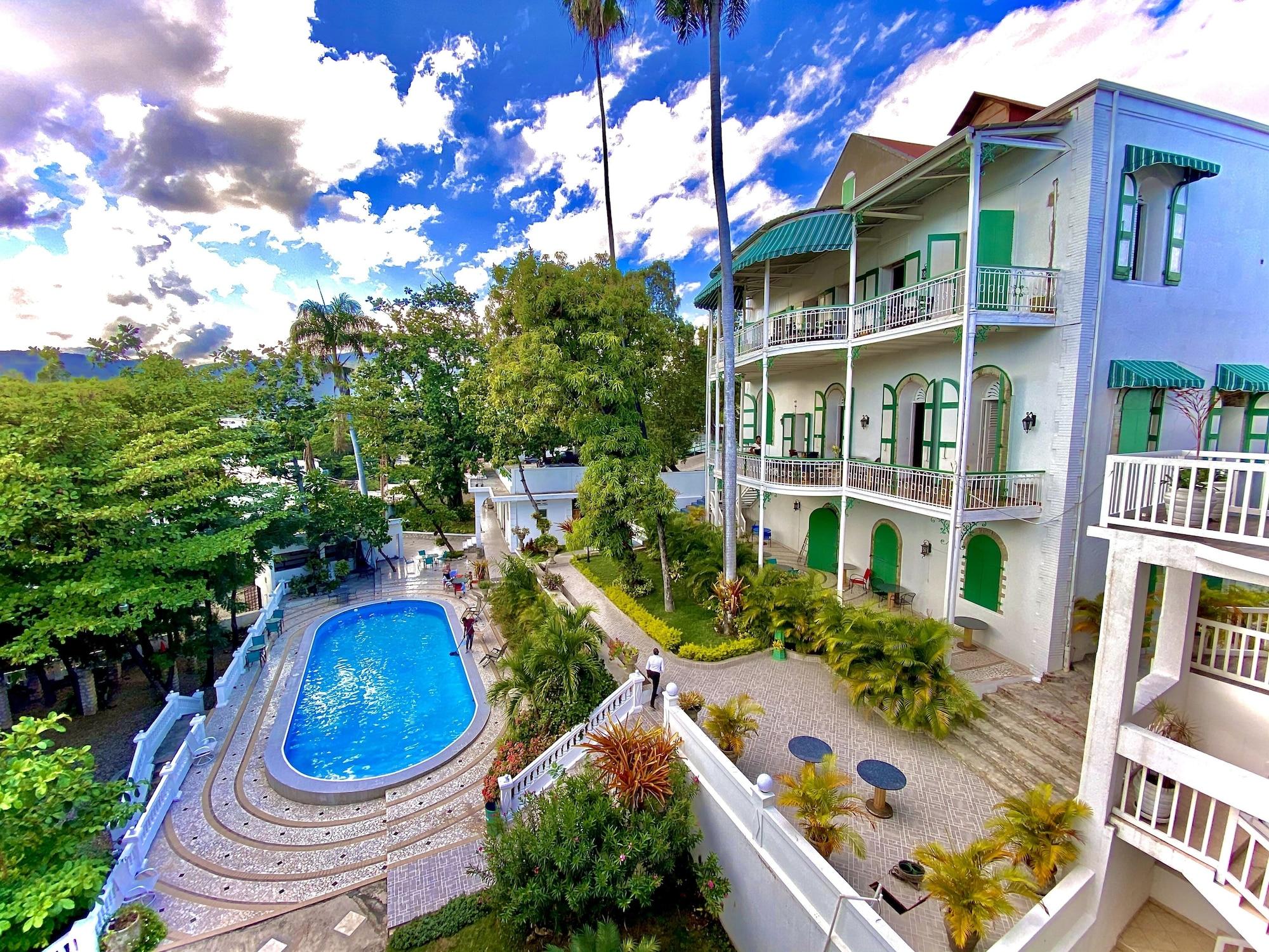 Vista Exterior Manoir Adriana Hotel