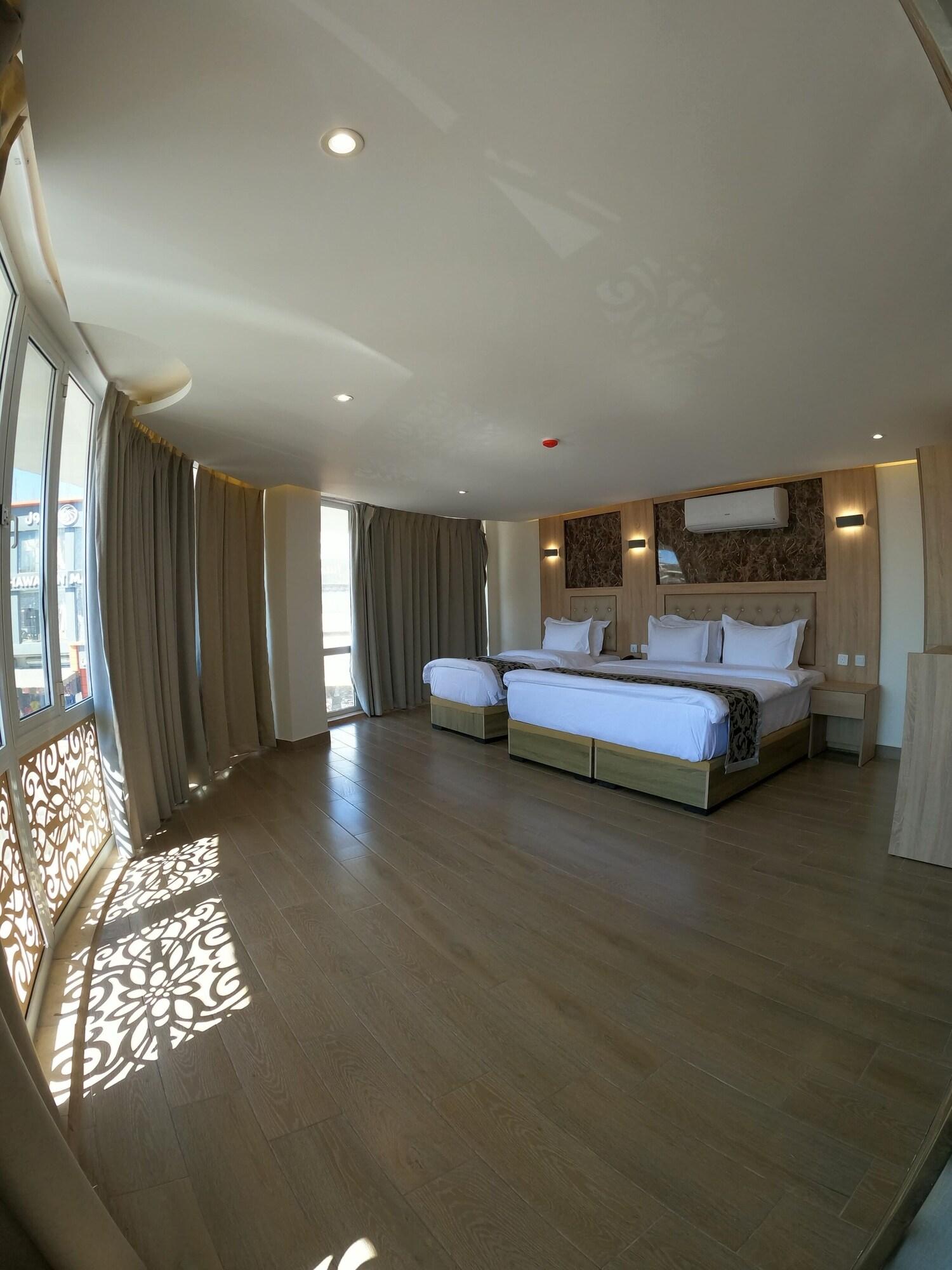 Varios Grand Season hotel