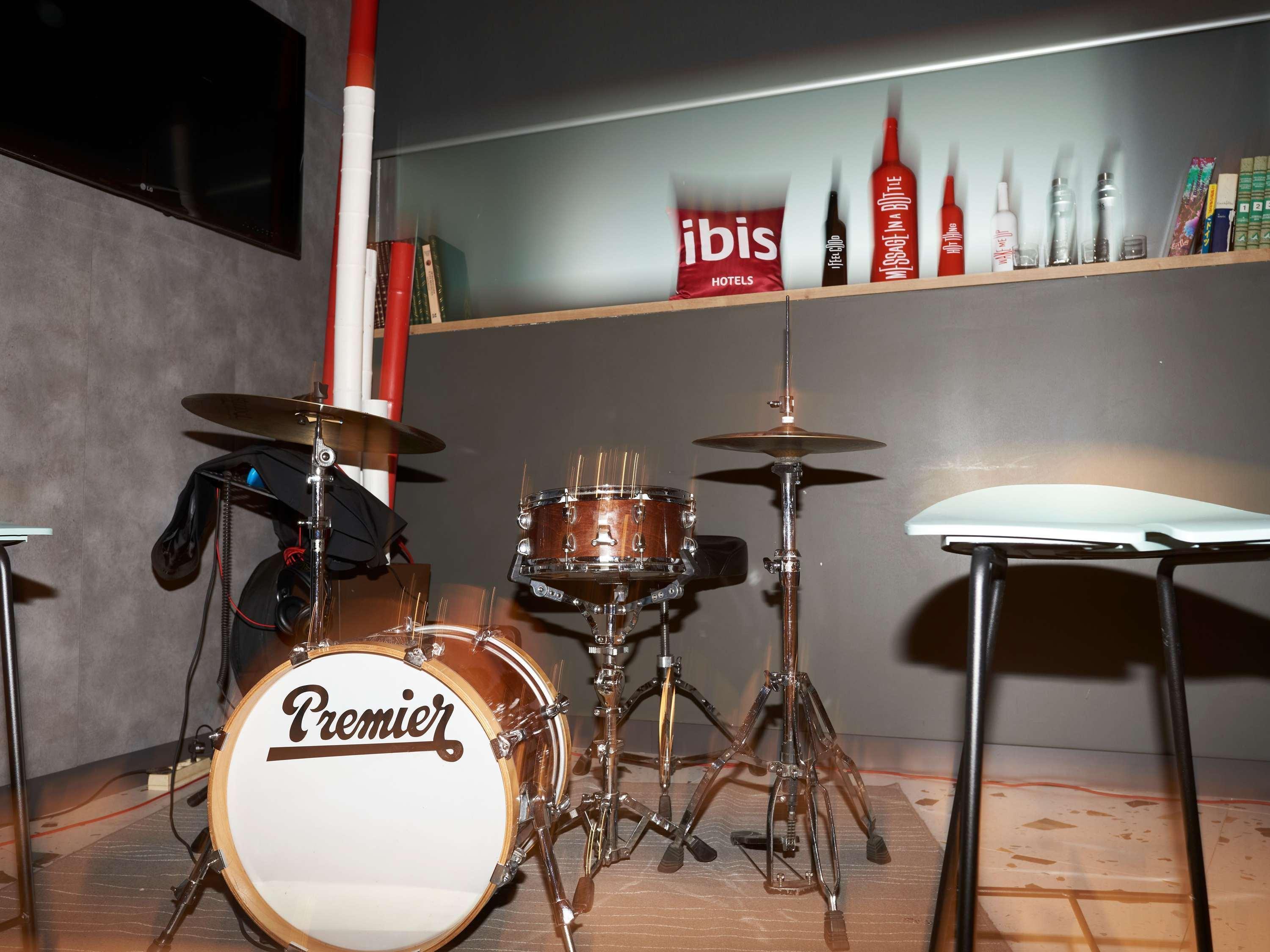 Bar/Salón ibis Madrid Aeropuerto Barajas