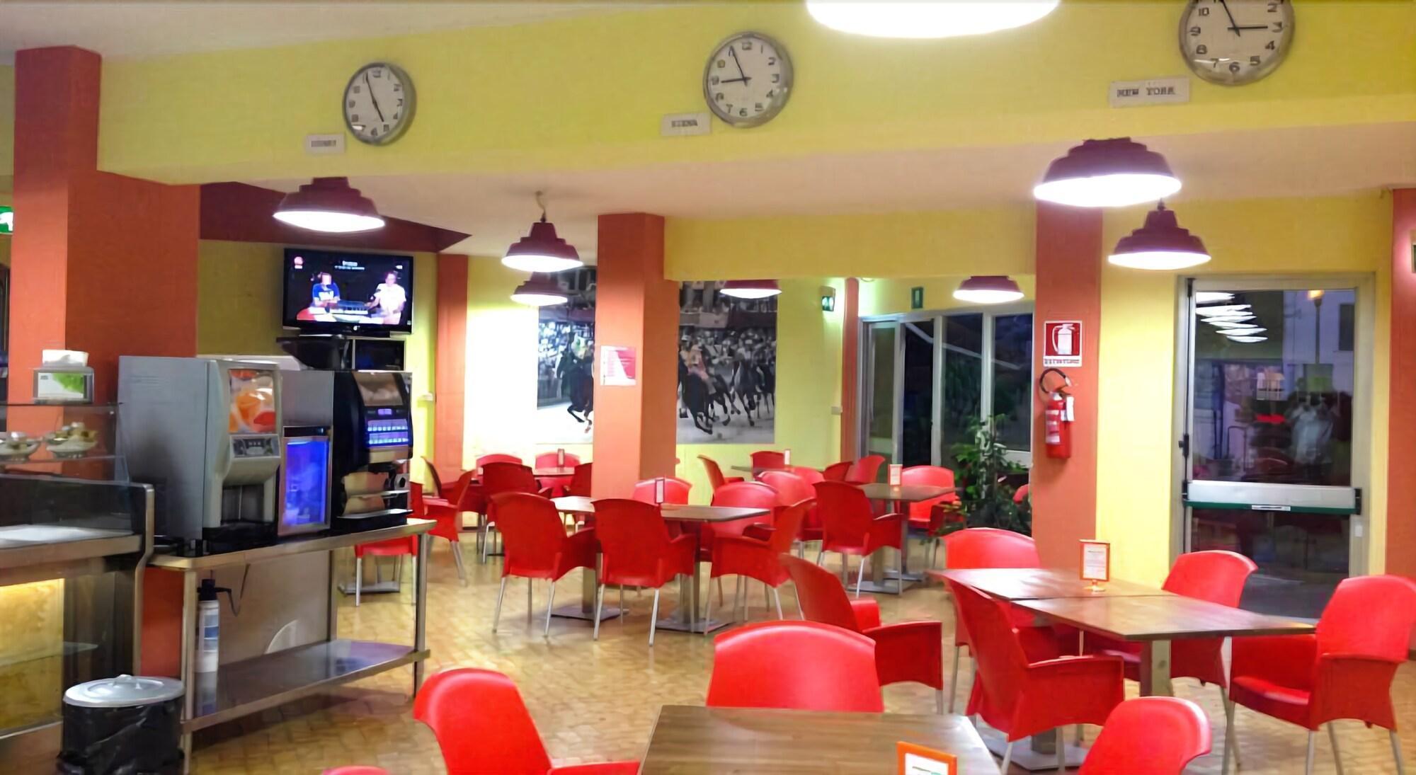 Bar/Salón Siena Hostel Guidoriccio