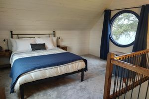 Alquiler Vacacional - Charming 3-bedroom house on Patterson lake next to Heart River golf coarse.