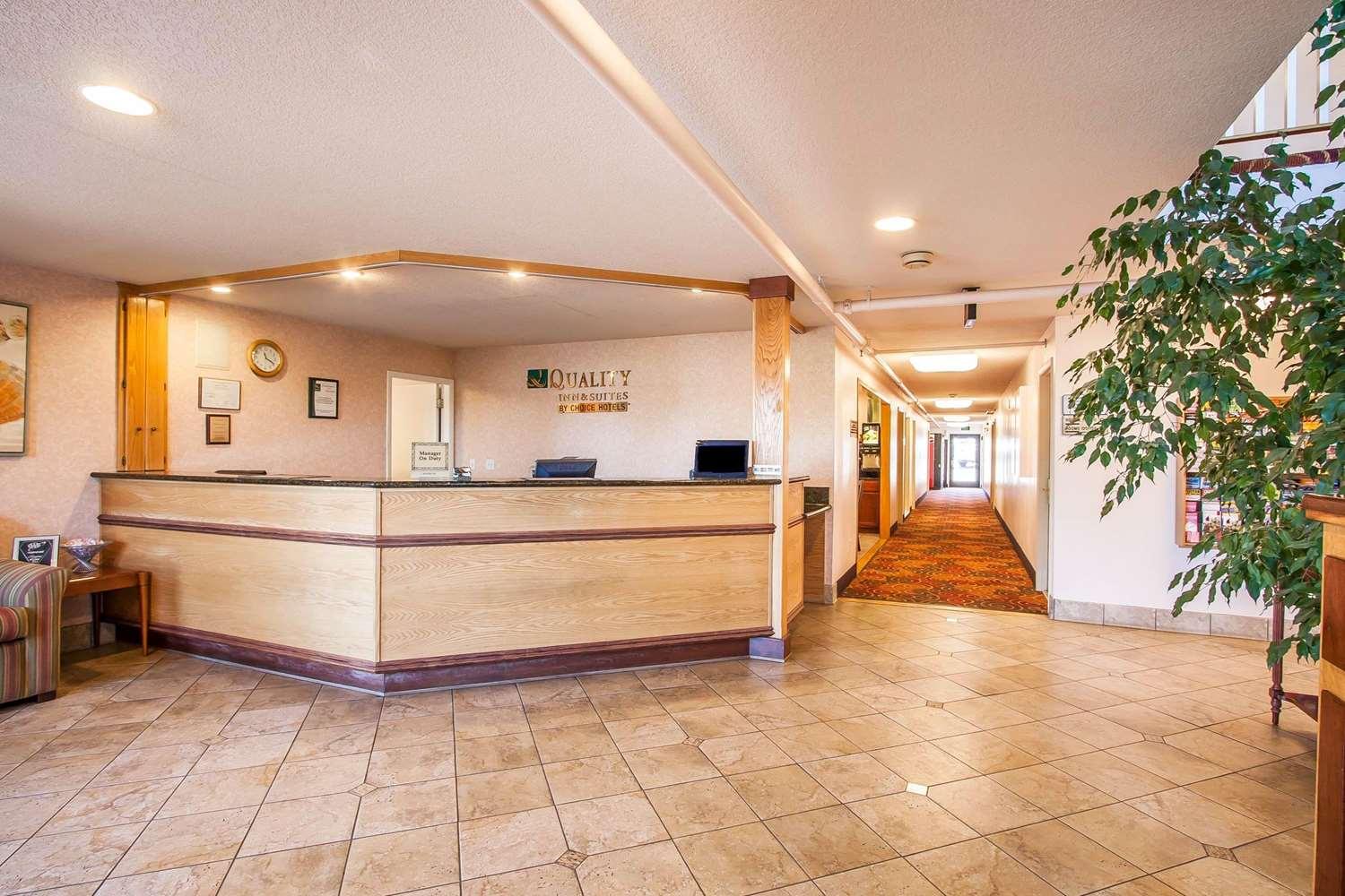 Vista Lobby Quality Inn & Suites Vancouver - Hazel Dell
