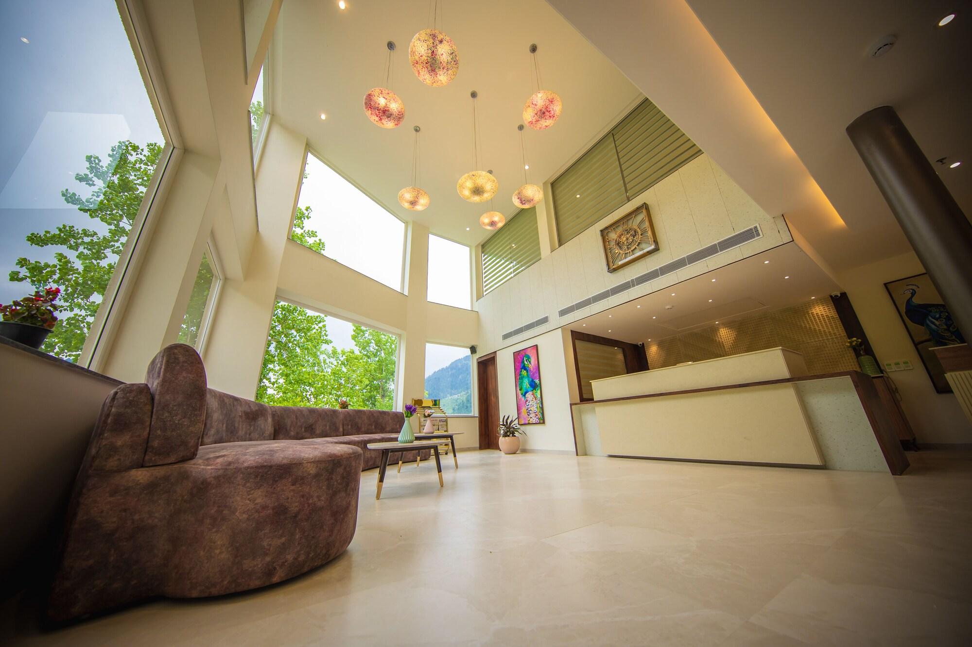 Vista Lobby Justa Grand View Resort & Spa, Manali