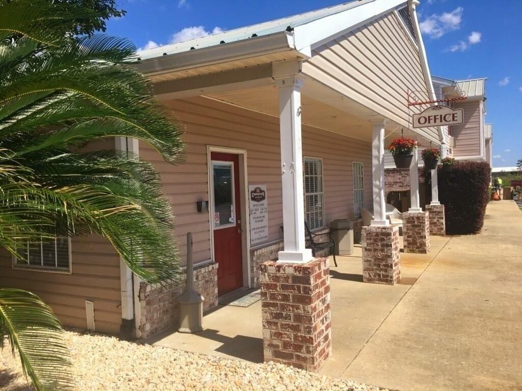 Varios Cornerstone Lodge of Foley